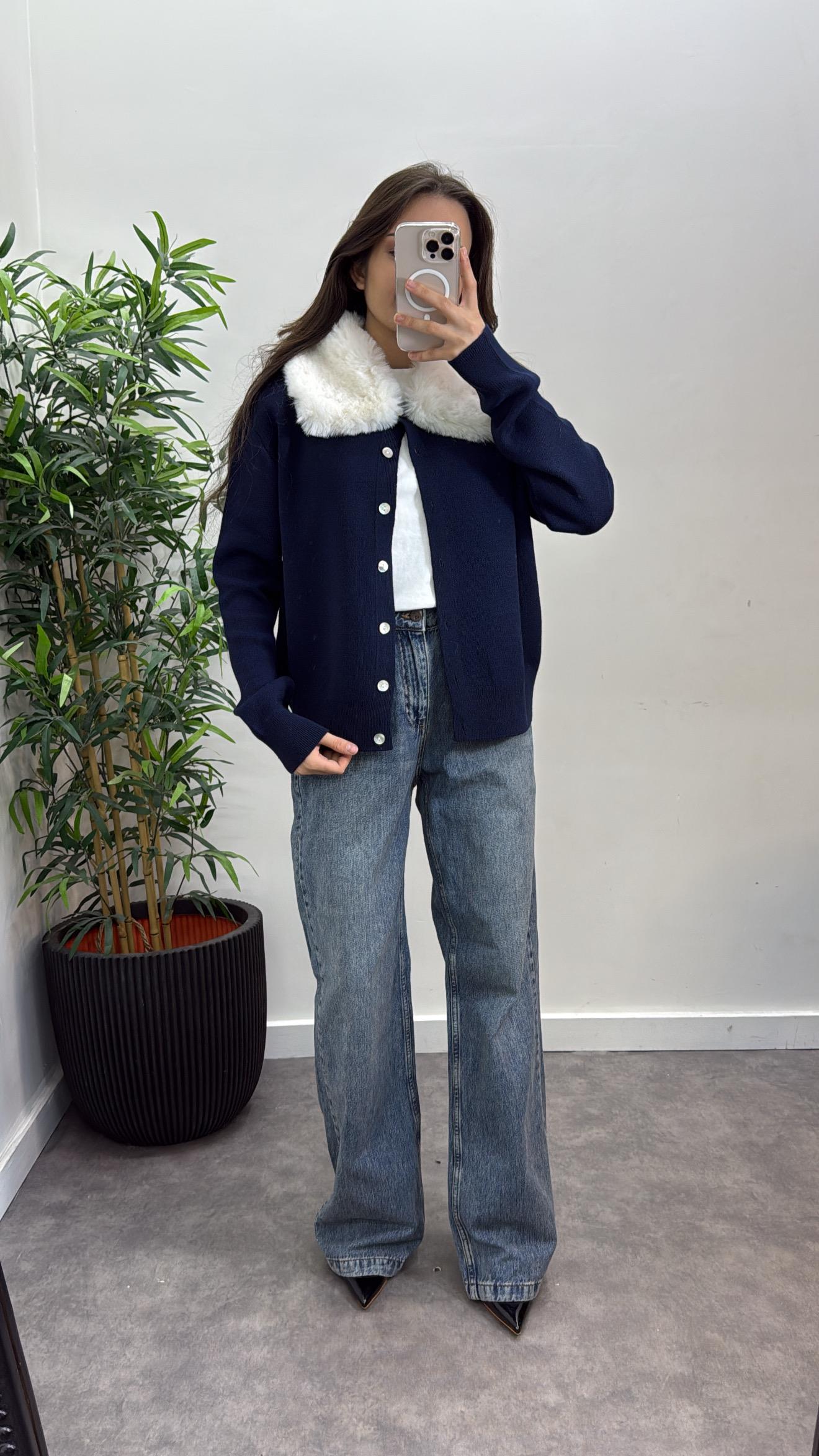 Yaka Kürk Detaylı Triko Hırka