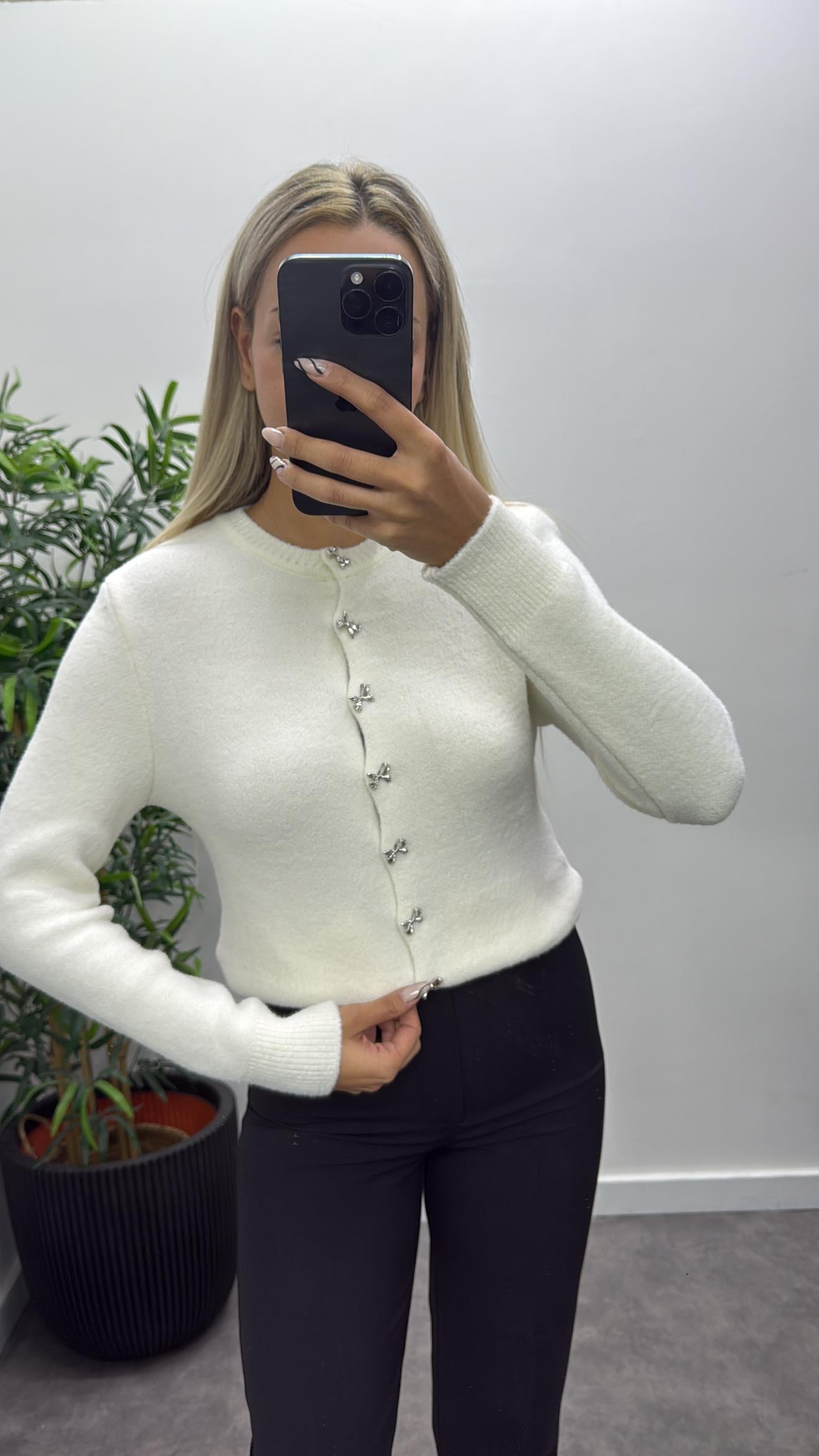 Yumoş Kelebek Düğmeli Hırka