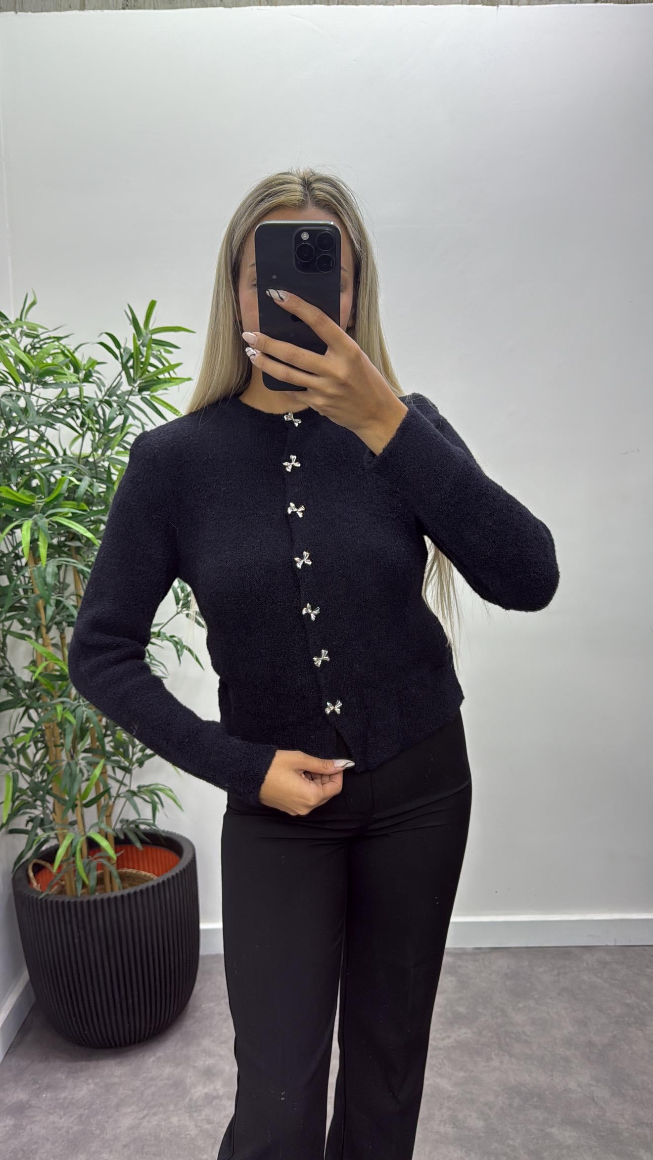 Yumoş Kelebek Düğmeli Hırka