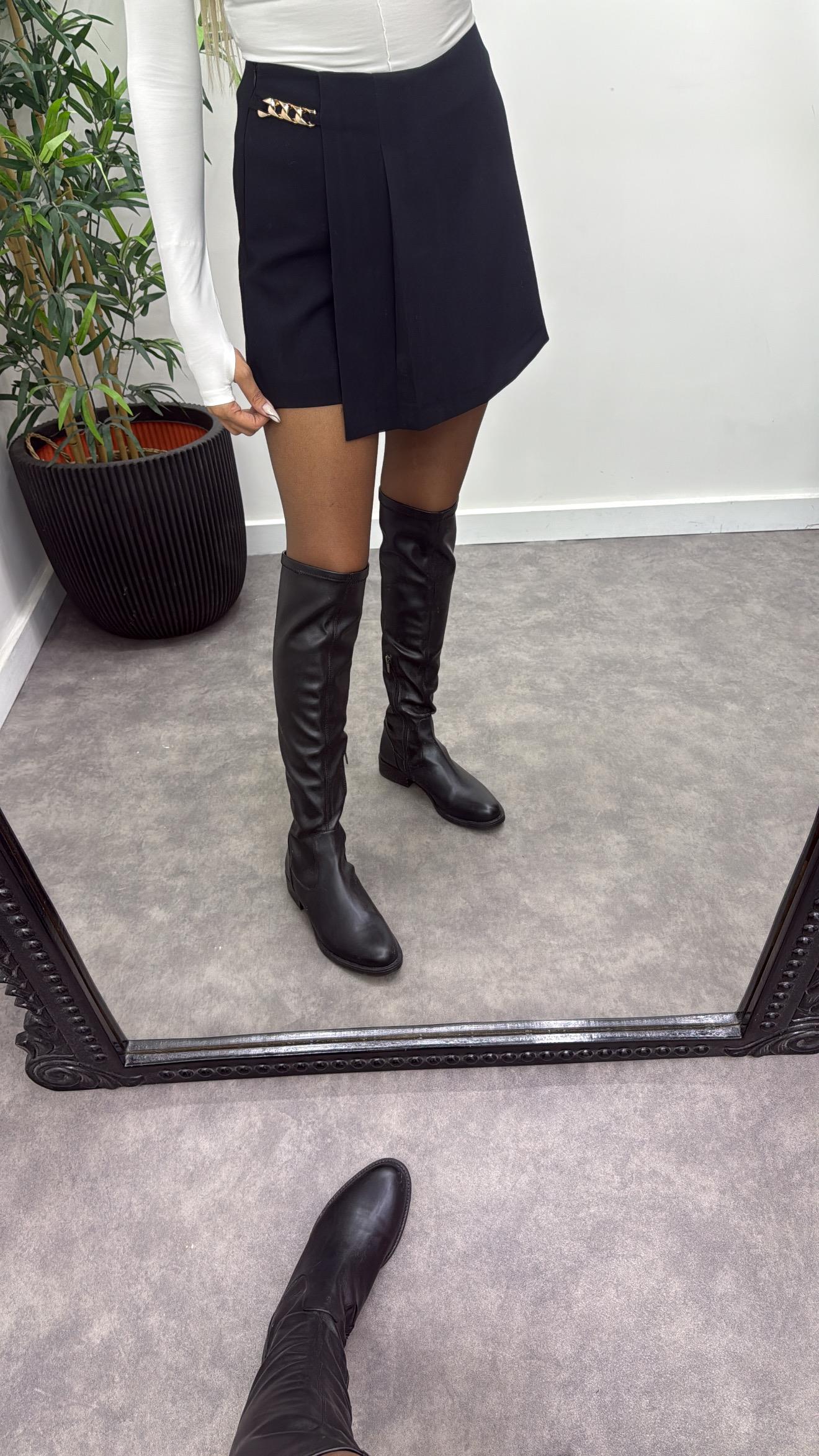 Zincir Aksesuarlı Şort Etek