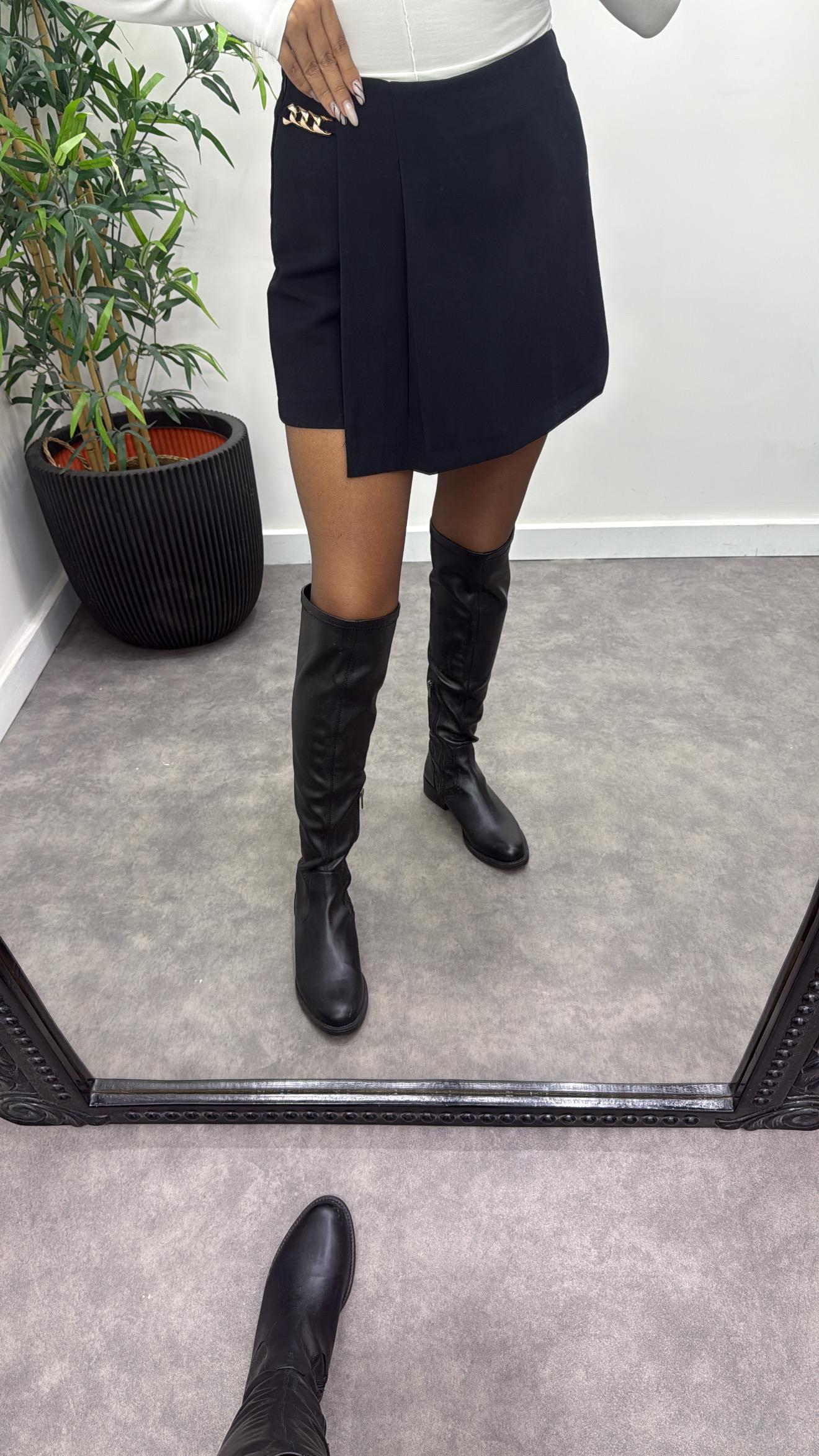 Zincir Aksesuarlı Şort Etek