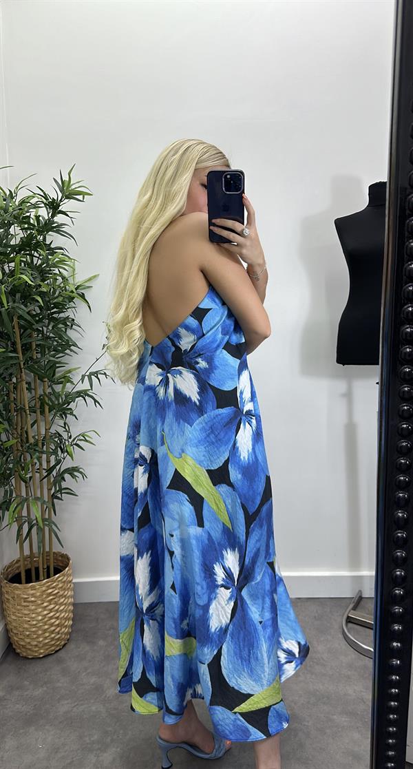 Boyundan Bağlamalı Tasarım Elbise