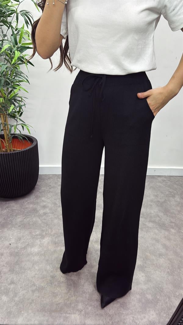 Büyük Düğme Detaylı Triko Takım