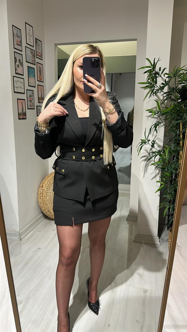Çıtçıtlı Kemer Detay Ceket