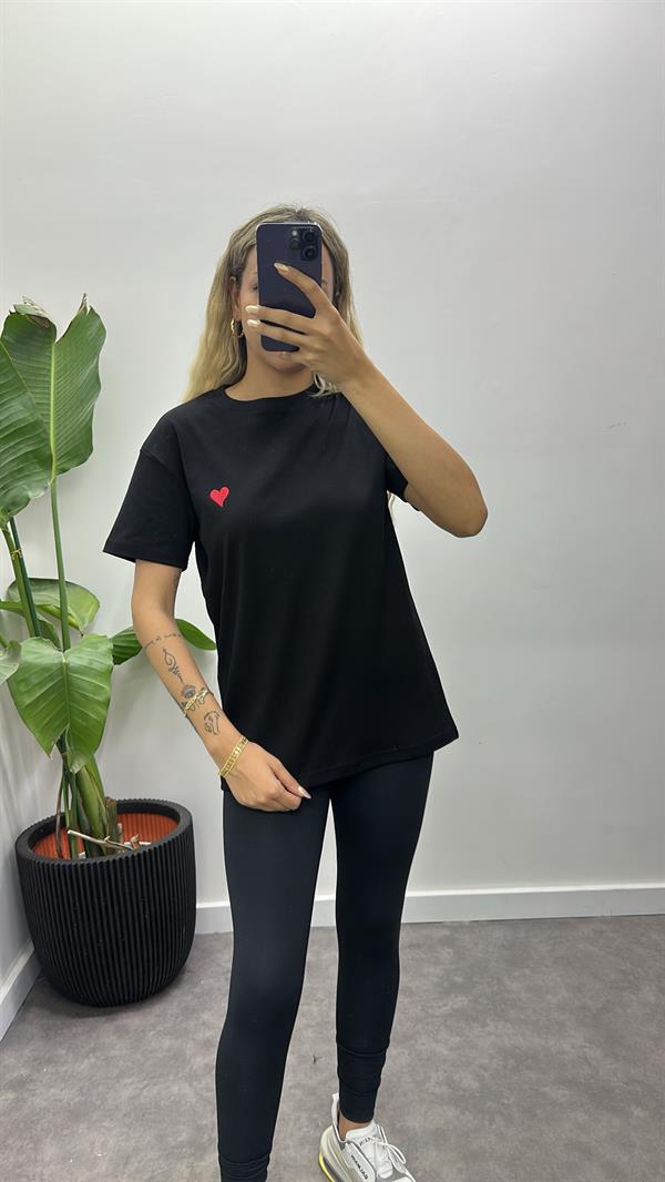 Kalp Nakışlı T-Shirt