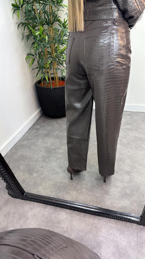 Kroko Desenli Deri Pantolon