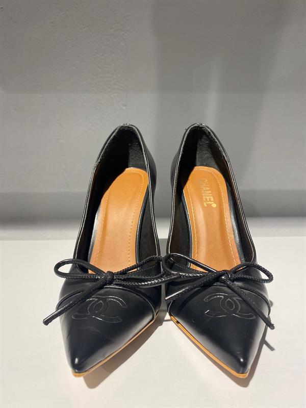 Kurdele Detay Deri Stiletto