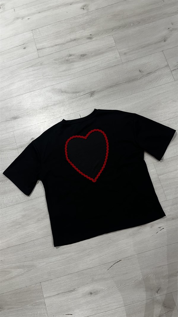 Sırt Detay Kalp Nakışlı T-Shirt