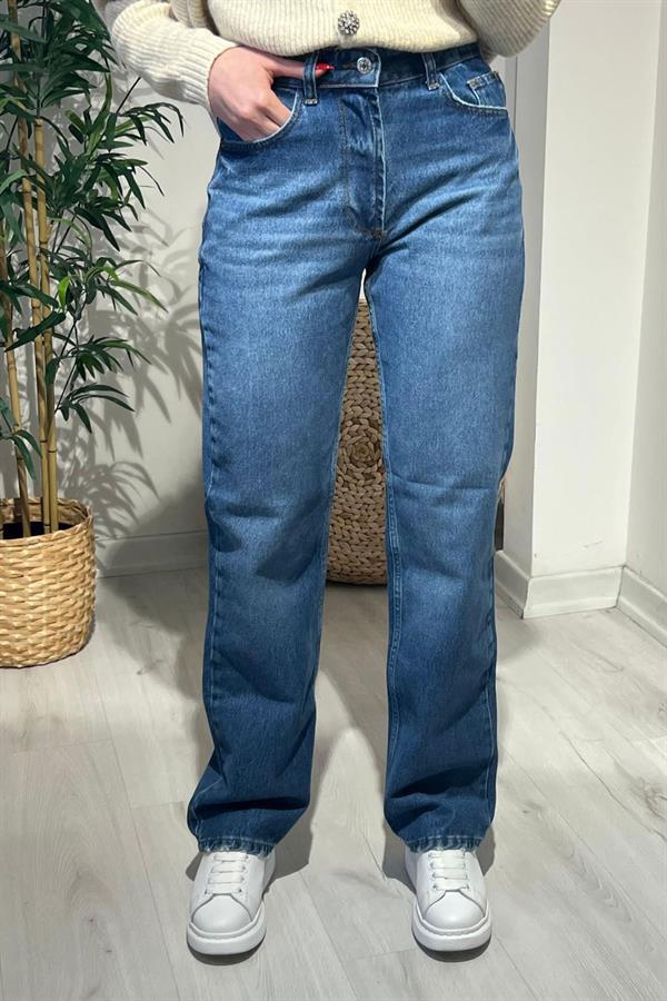 Straıght Leg Jean