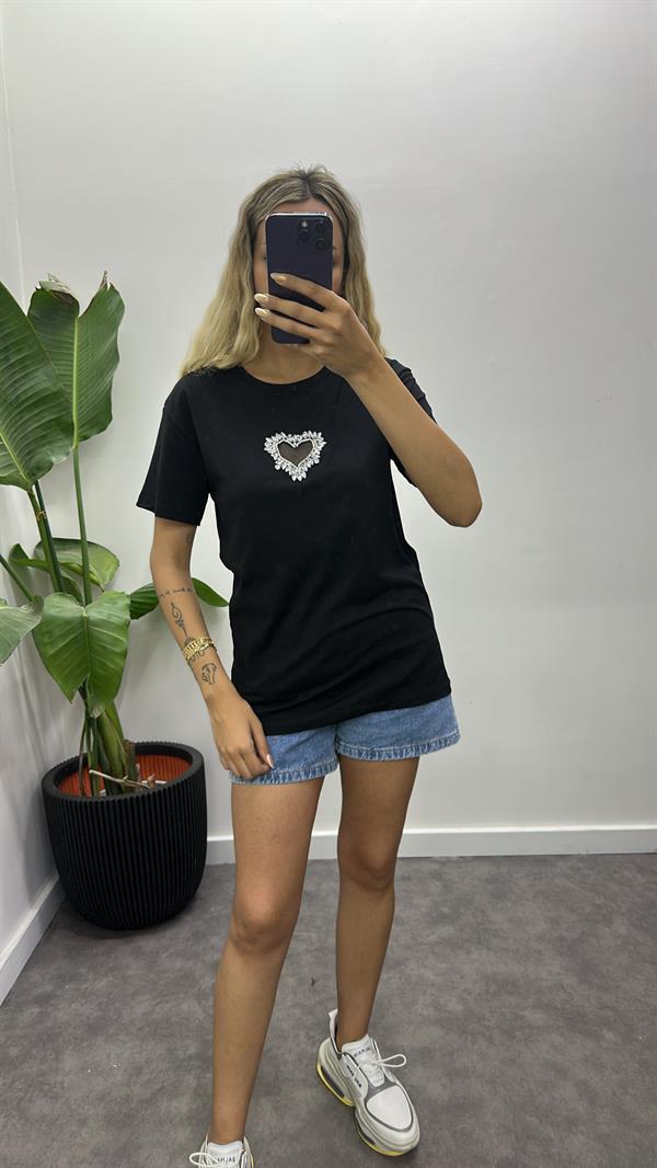 Taşlı Kalpli T-Shirt