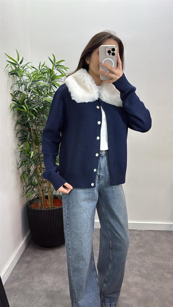 Yaka Kürk Detaylı Triko Hırka