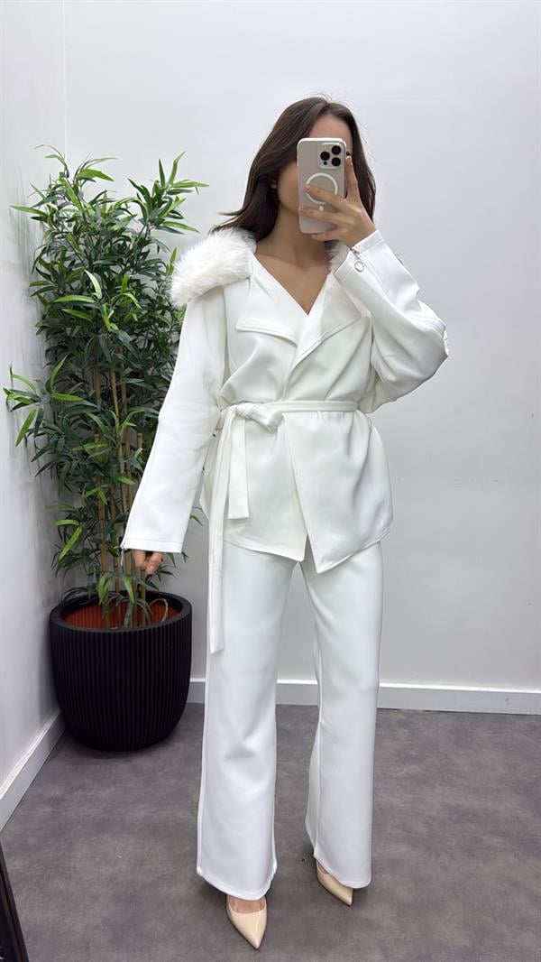 Yaka Kürklü Takım