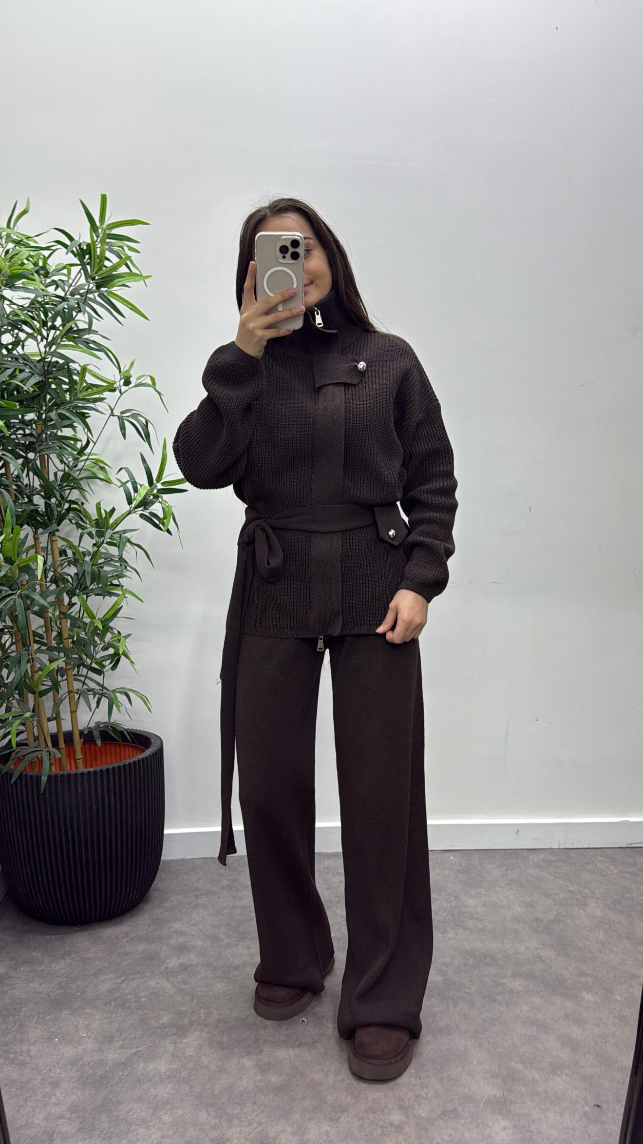 Büyük Düğme Detaylı Triko Takım