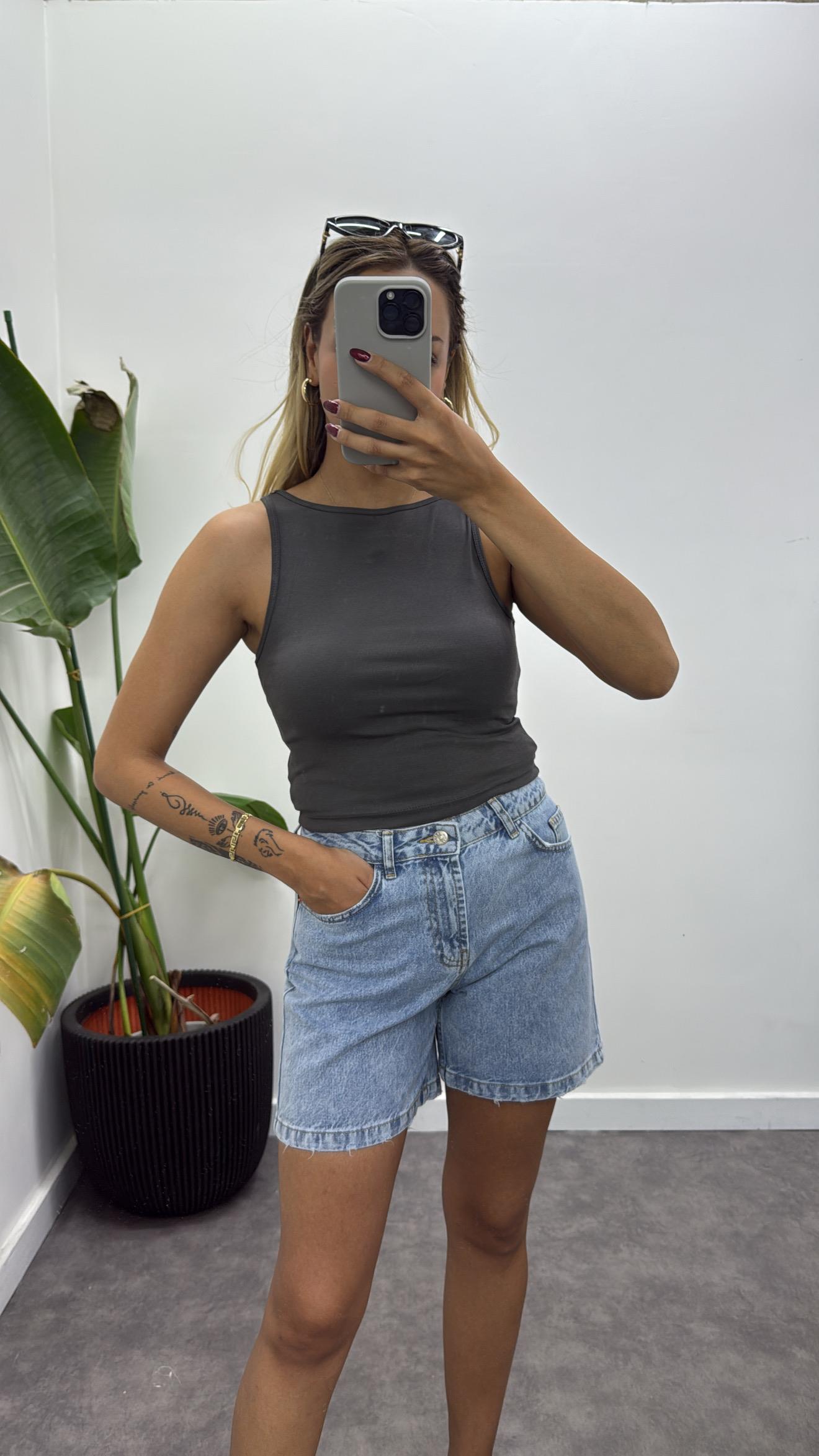 Sıfır Yaka Kolsuz Bluz