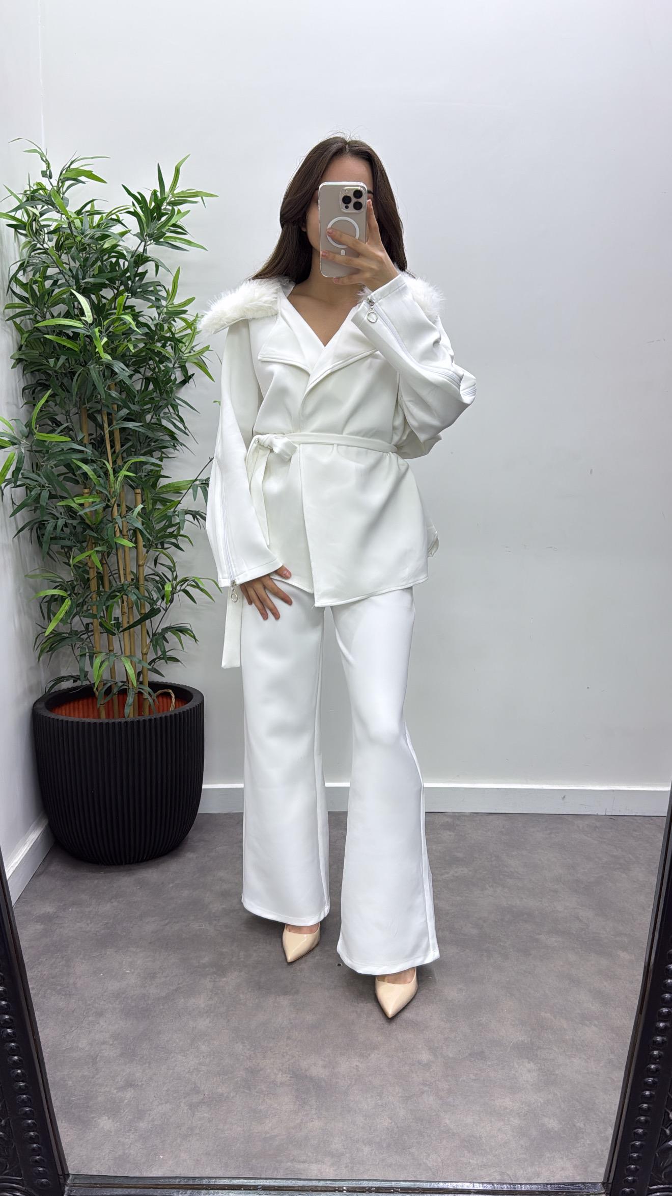 Yaka Kürklü Takım