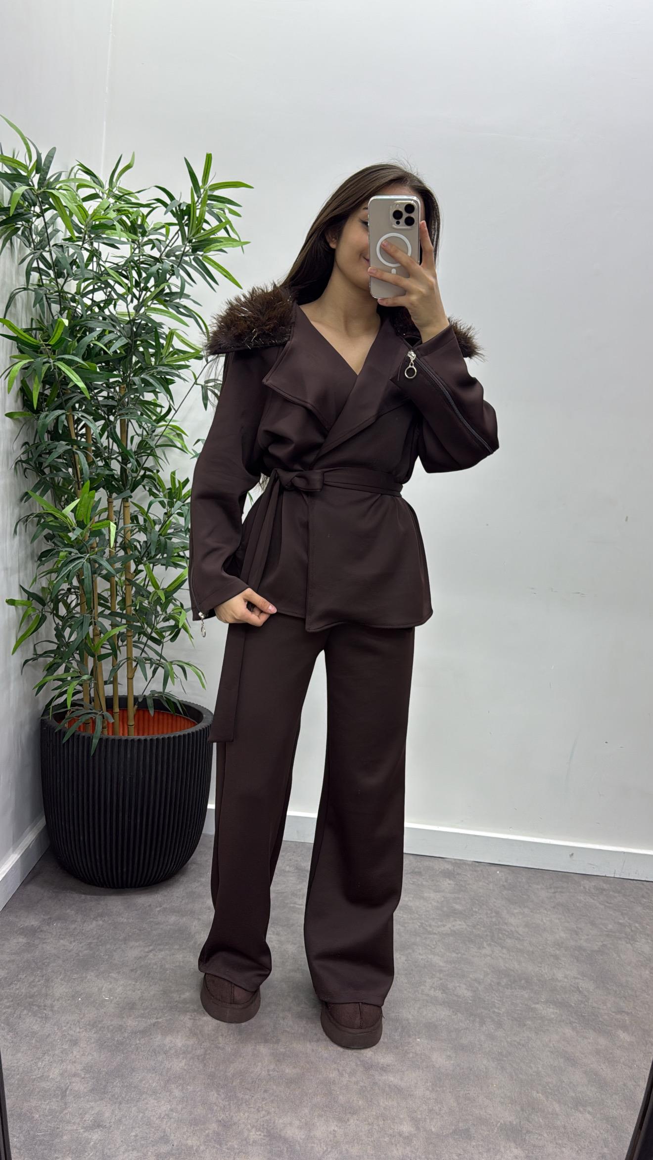 Yaka Kürklü Takım