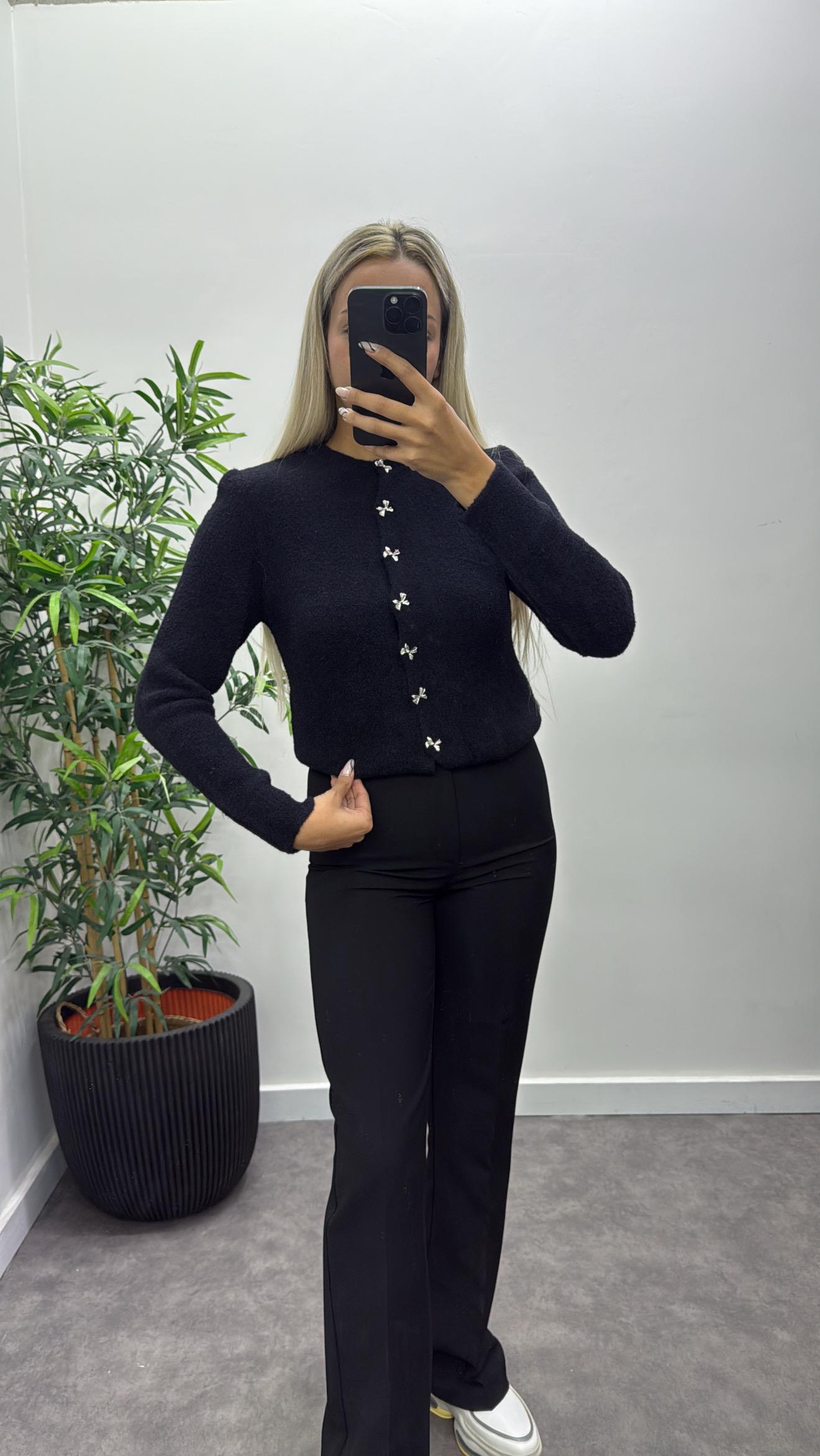 Yumoş Kelebek Düğmeli Hırka