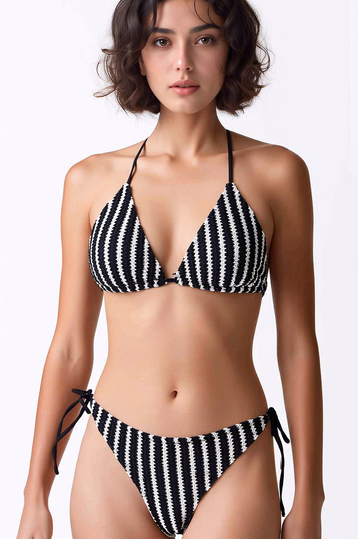 Triko Siyah Beyaz Üçgen Bikini Takım