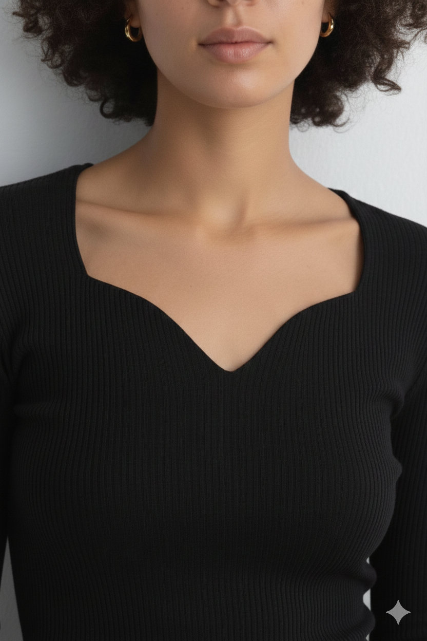 Kalp Yakalı Bluz - Siyah