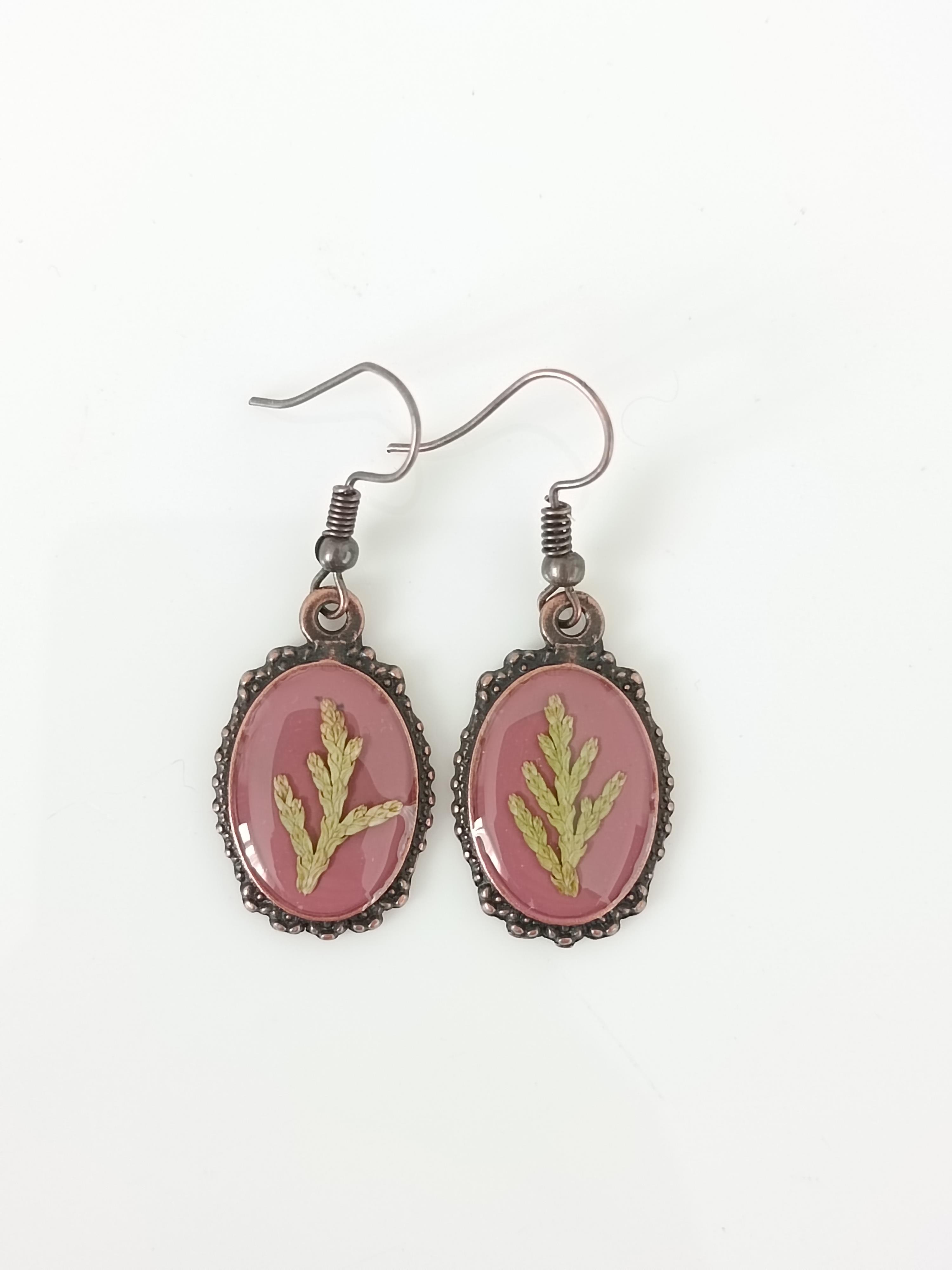 Kurutulmuş Çiçekten Küpe