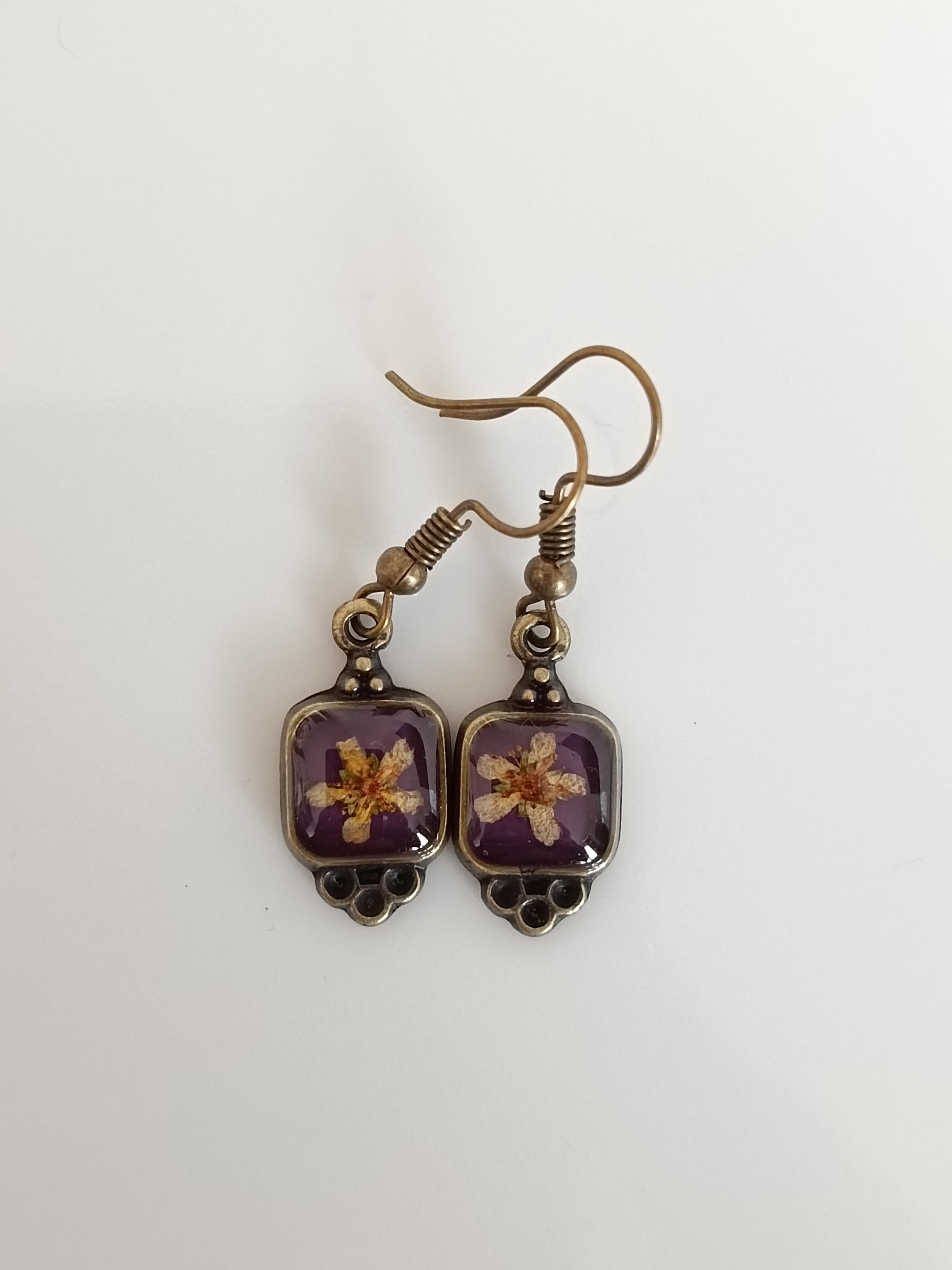 Kurutulmuş Çiçekten Küpe