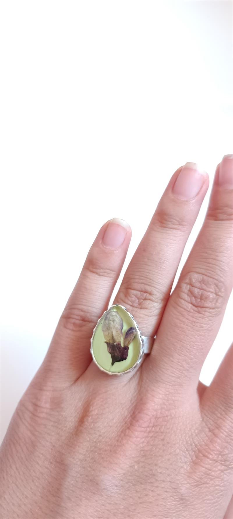 Kurutulmuş Çiçekten Yüzük