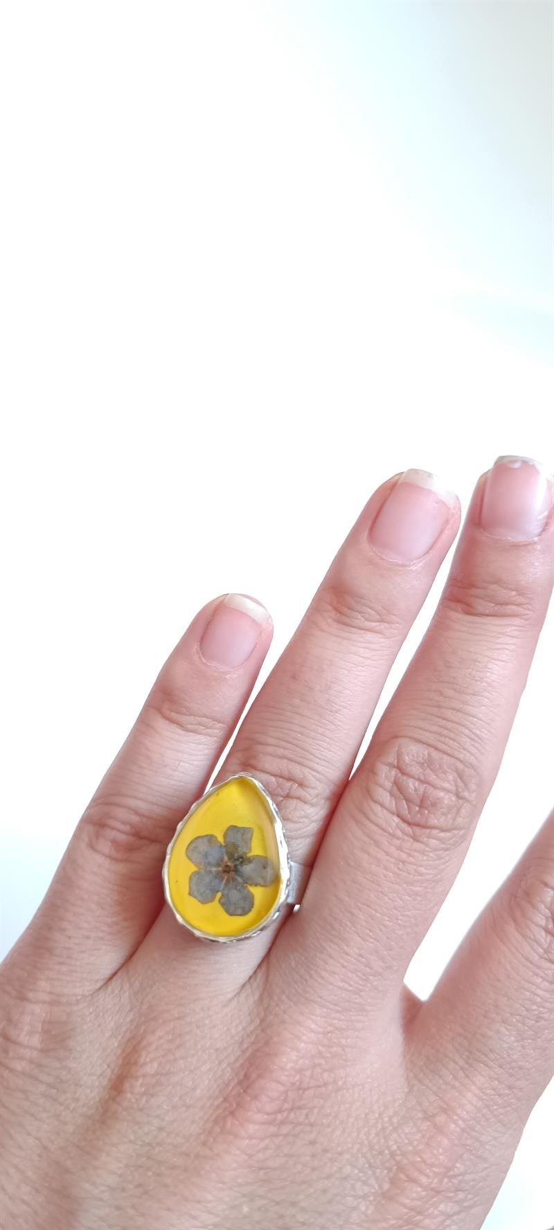 Kurutulmuş Çiçekten Yüzük