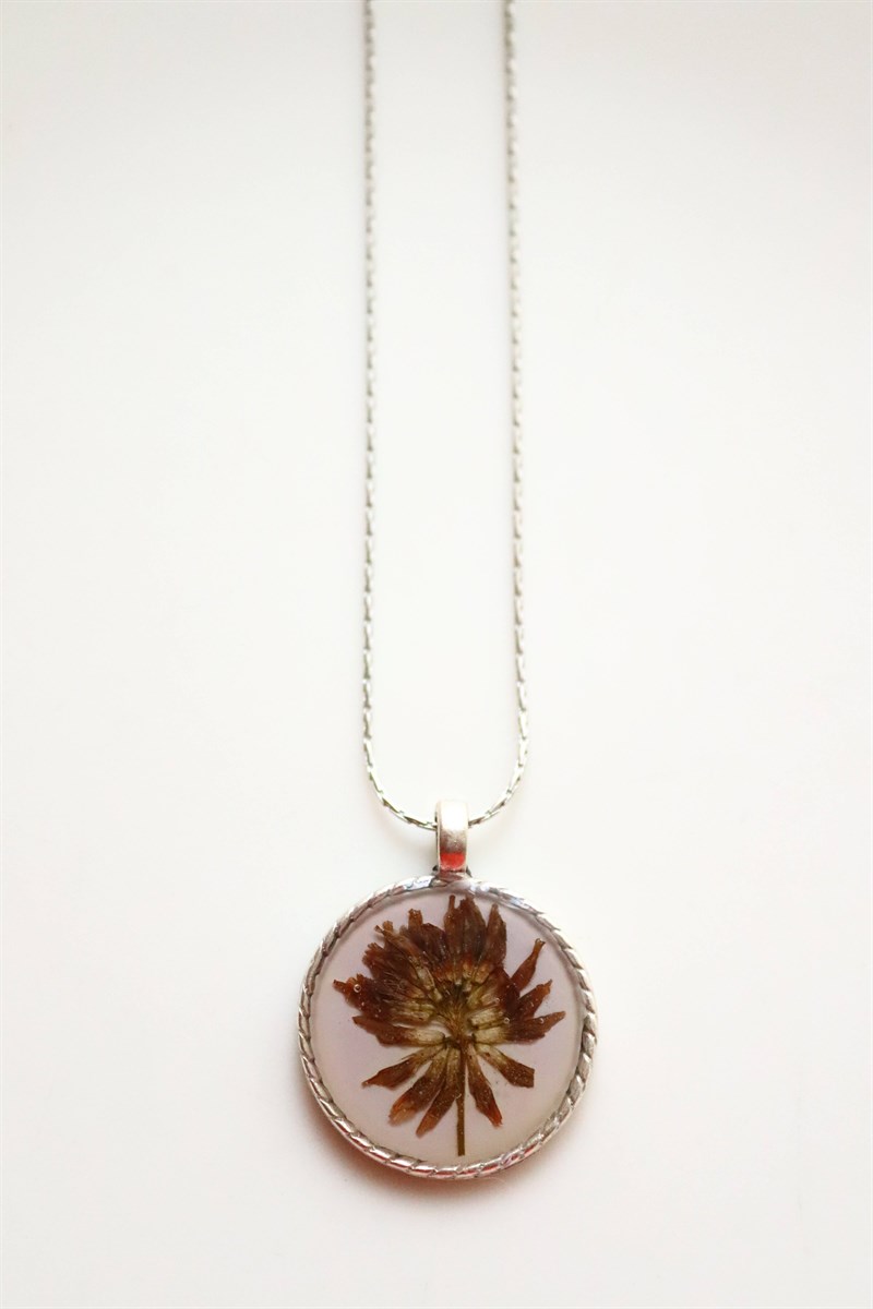 Kurutulmuş Çiçekten Kolye