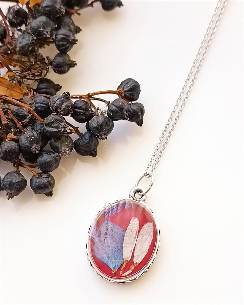 Kurutulmuş Çiçekten Kolye