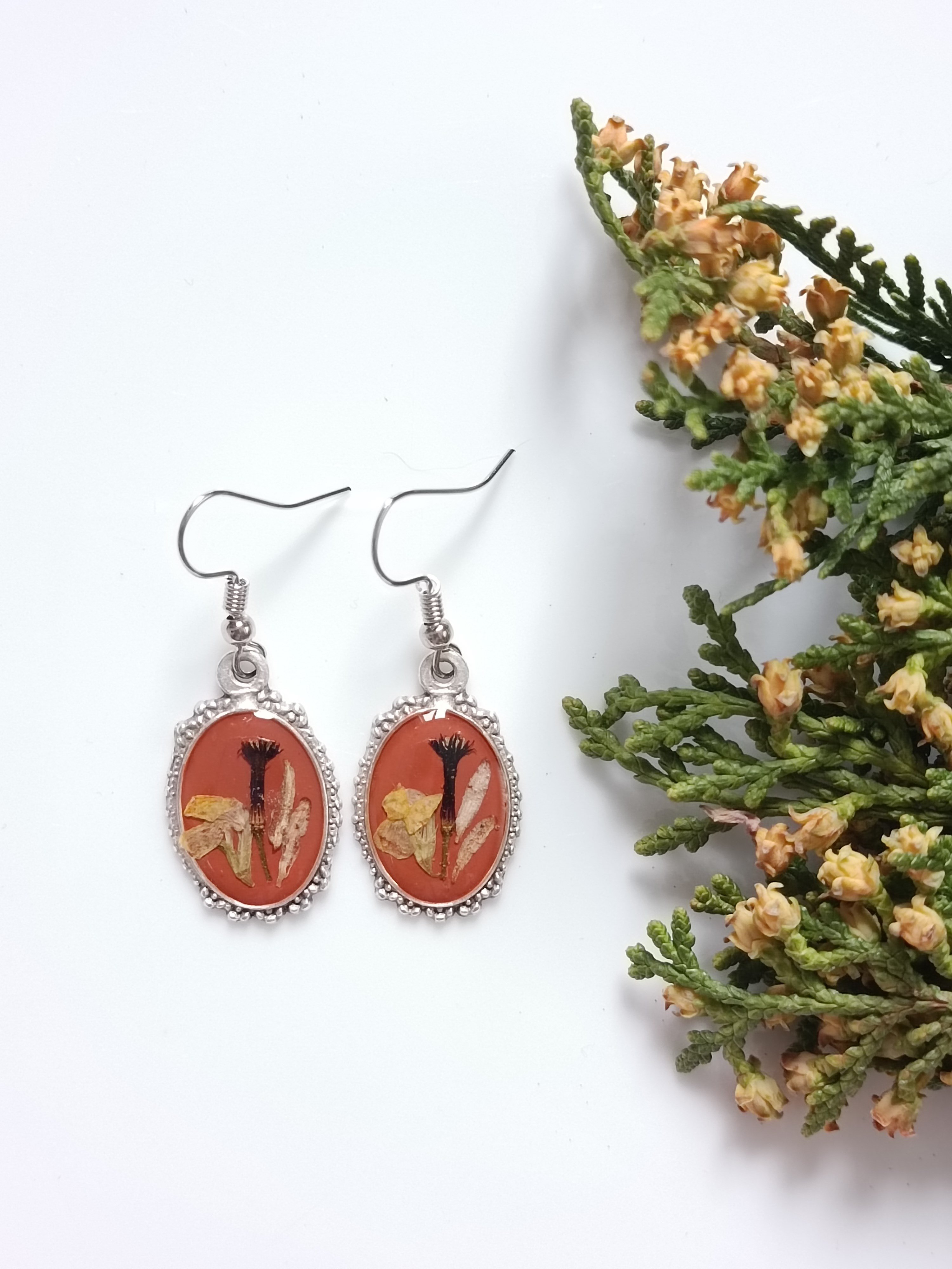 Kurutulmuş Çiçekten Küpe