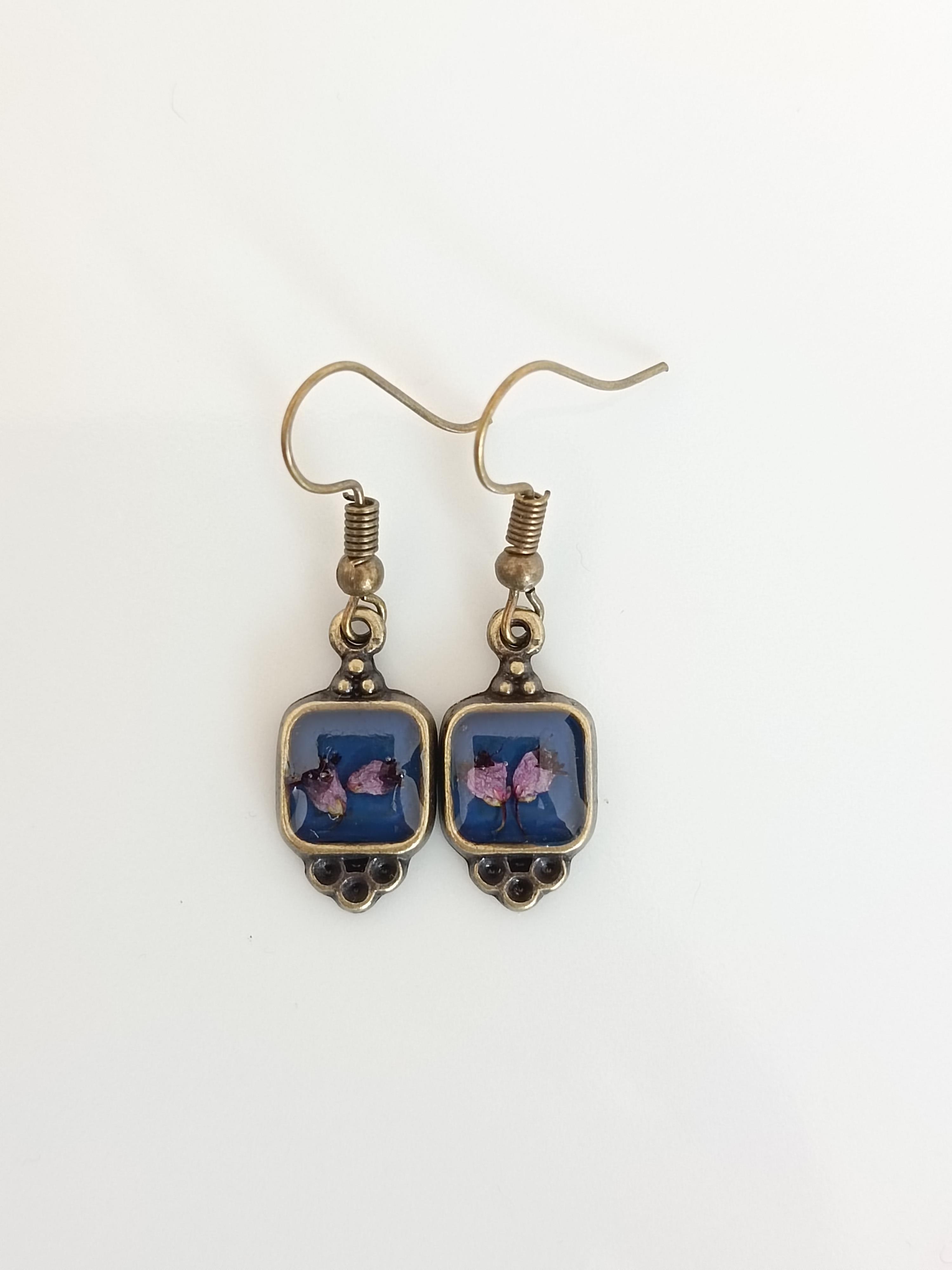 Kurutulmuş Çiçekten Küpe