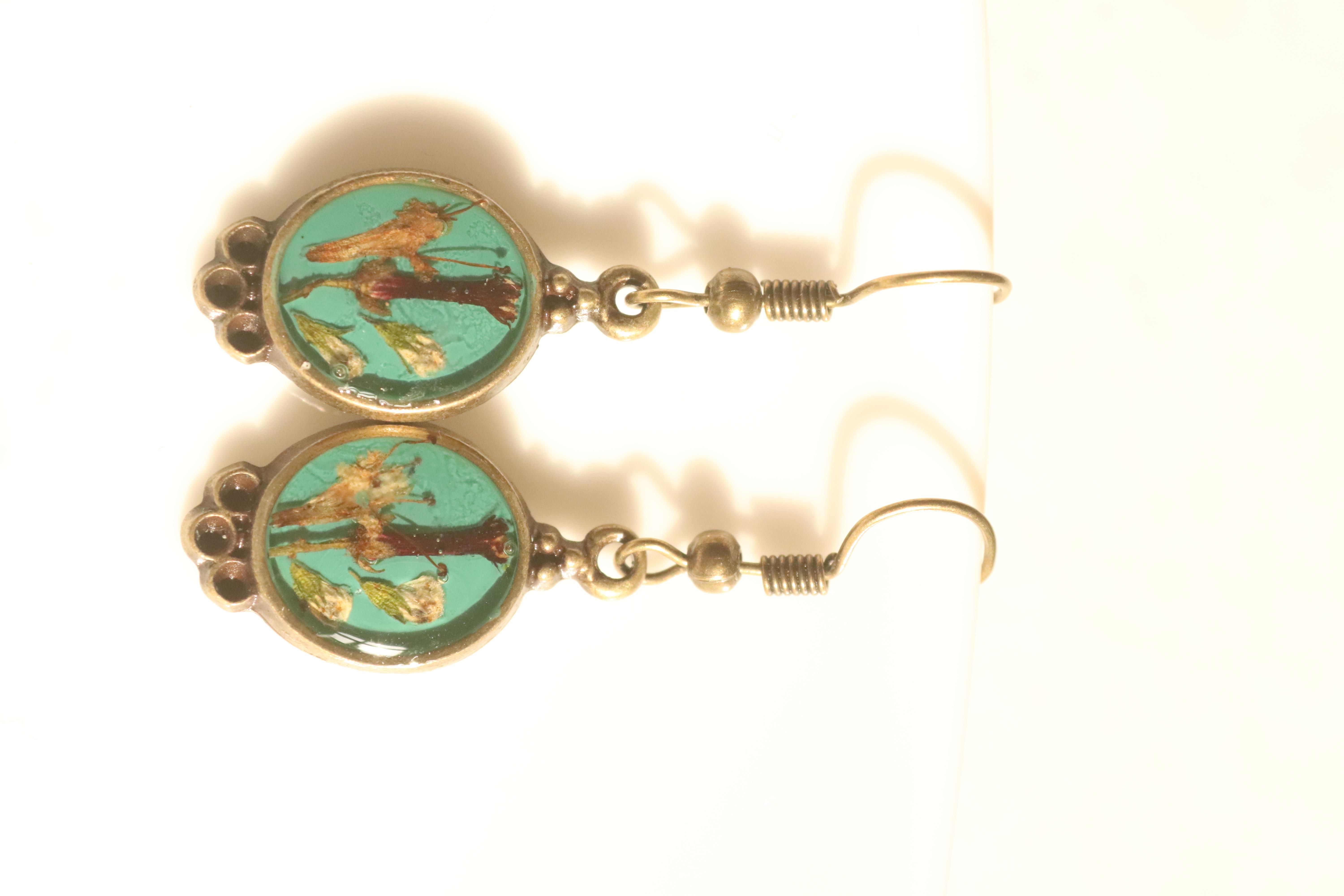 Kurutulmuş Çiçekten Küpe