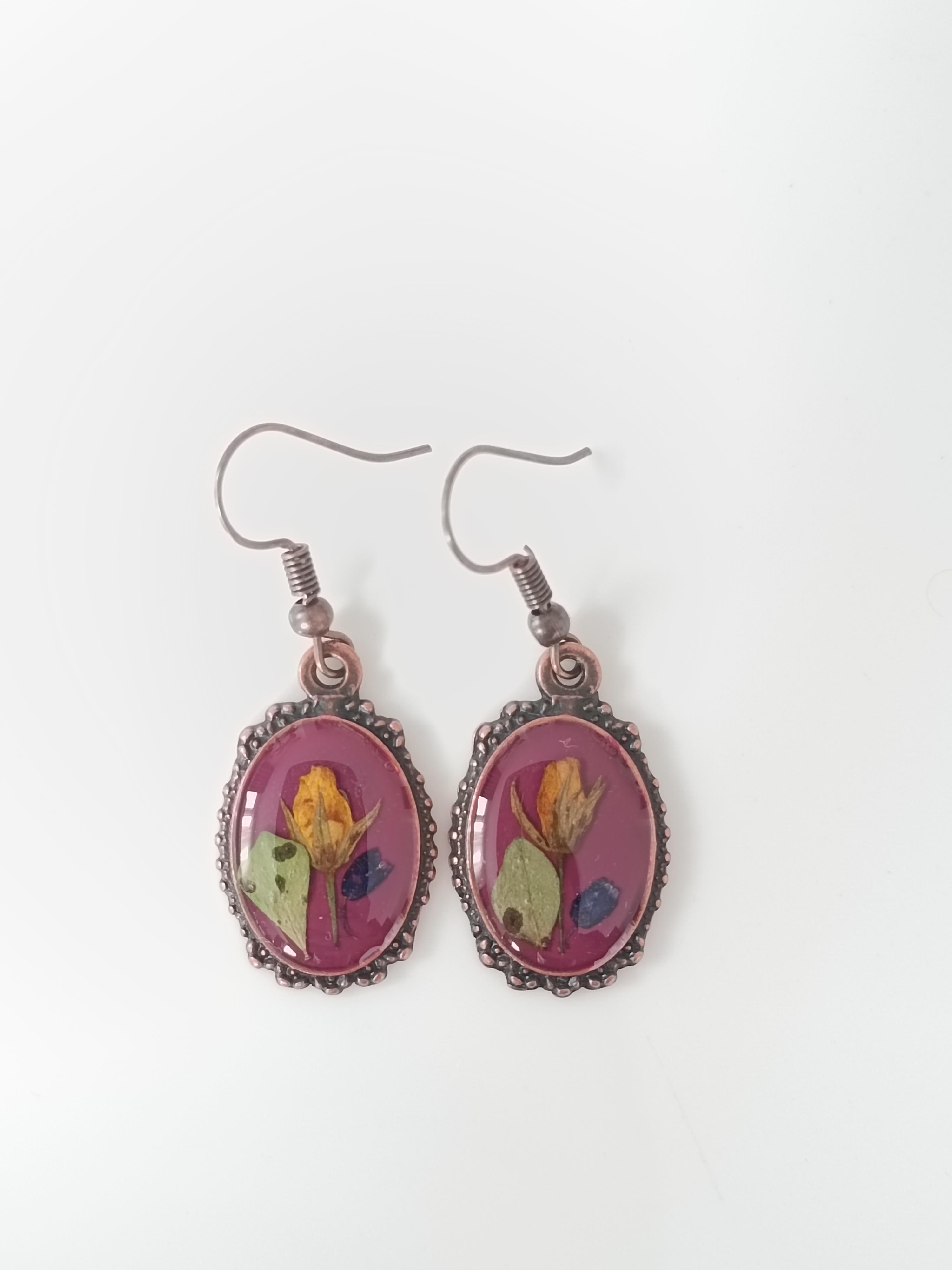 Kurutulmuş Çiçekten Küpe