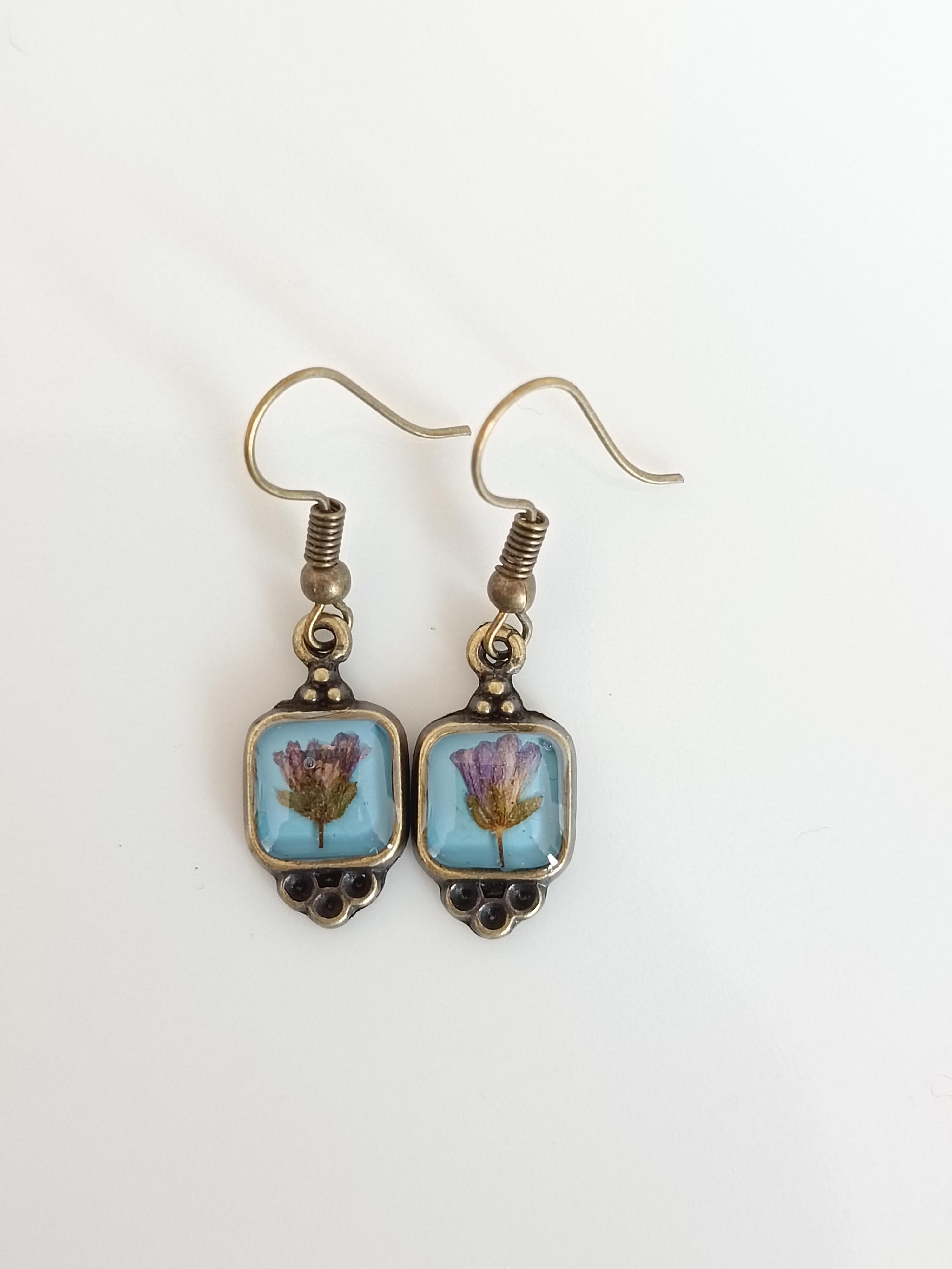 Kurutulmuş Çiçekten Küpe