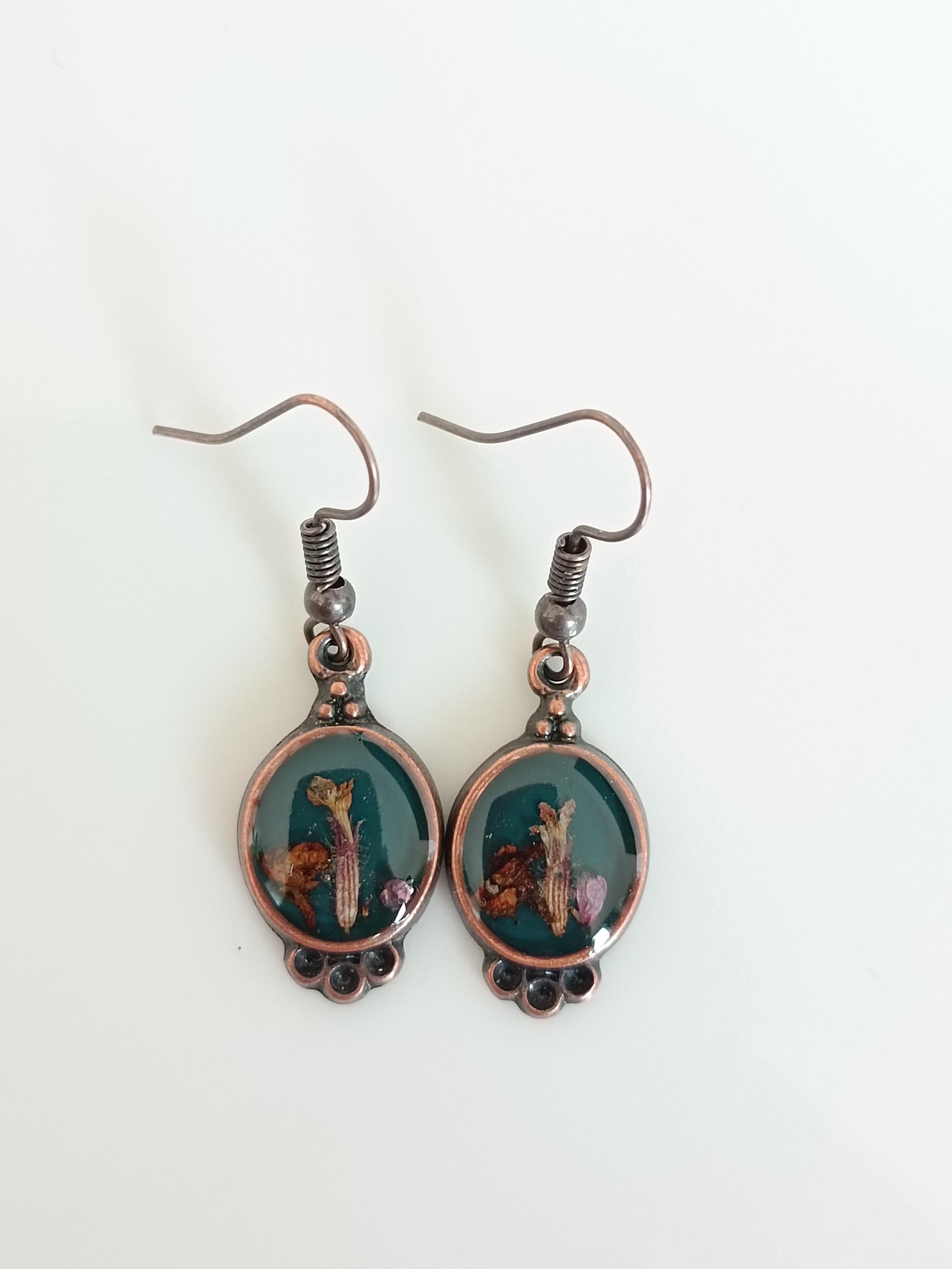 Kurutulmuş Çiçekten Küpe