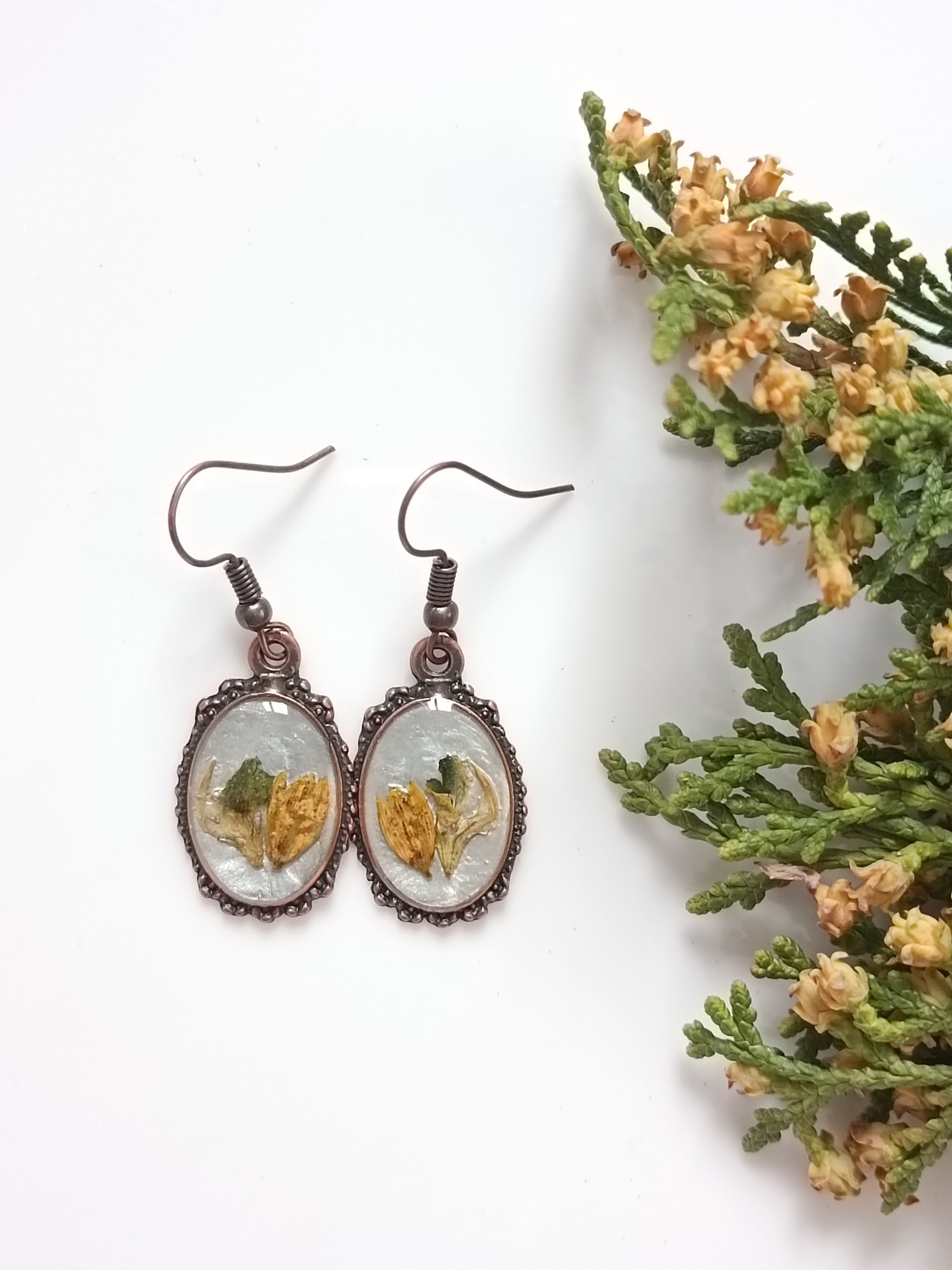 Kurutulmuş Çiçekten Küpe