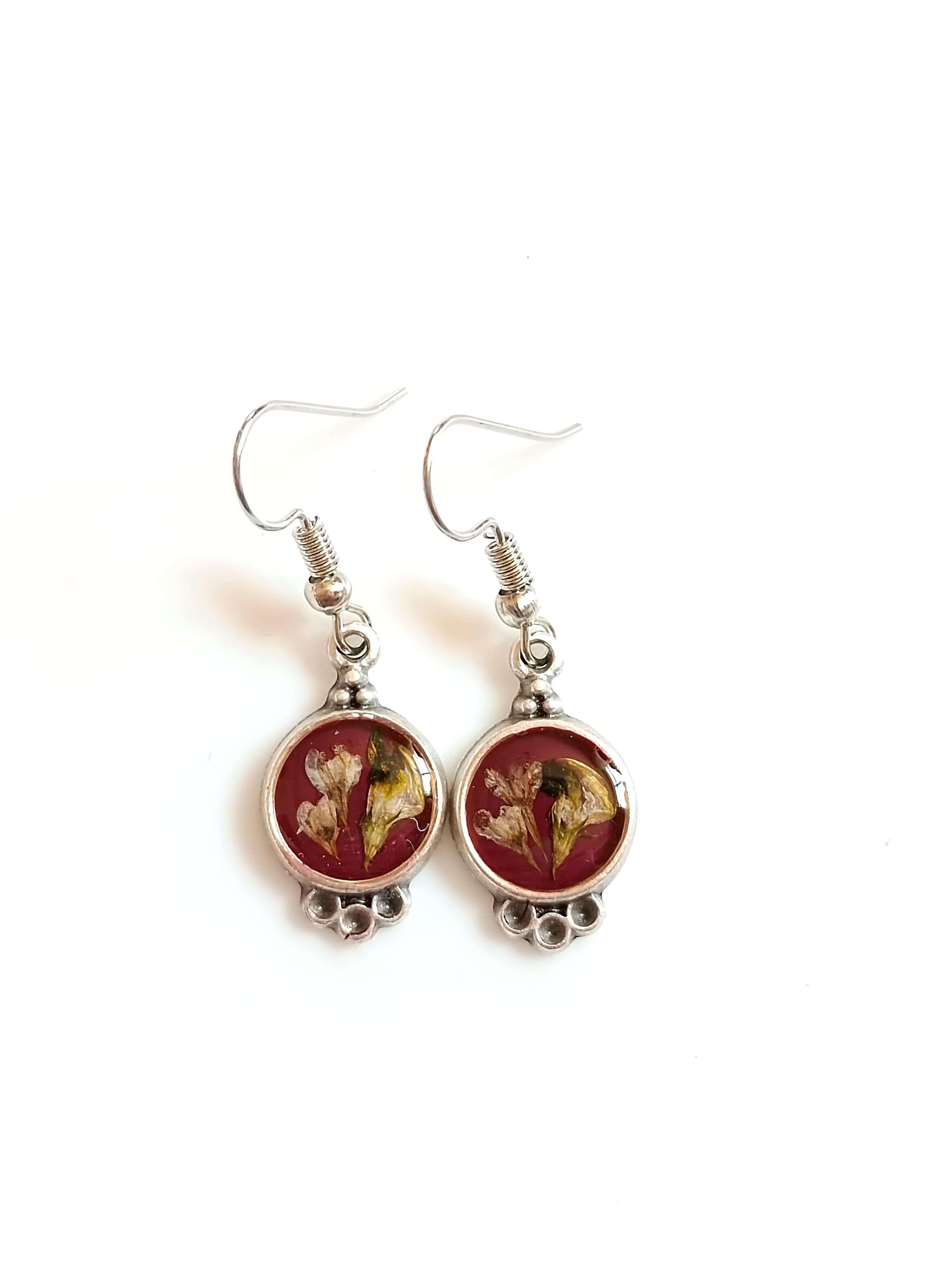 Kurutulmuş Çiçekten Küpe