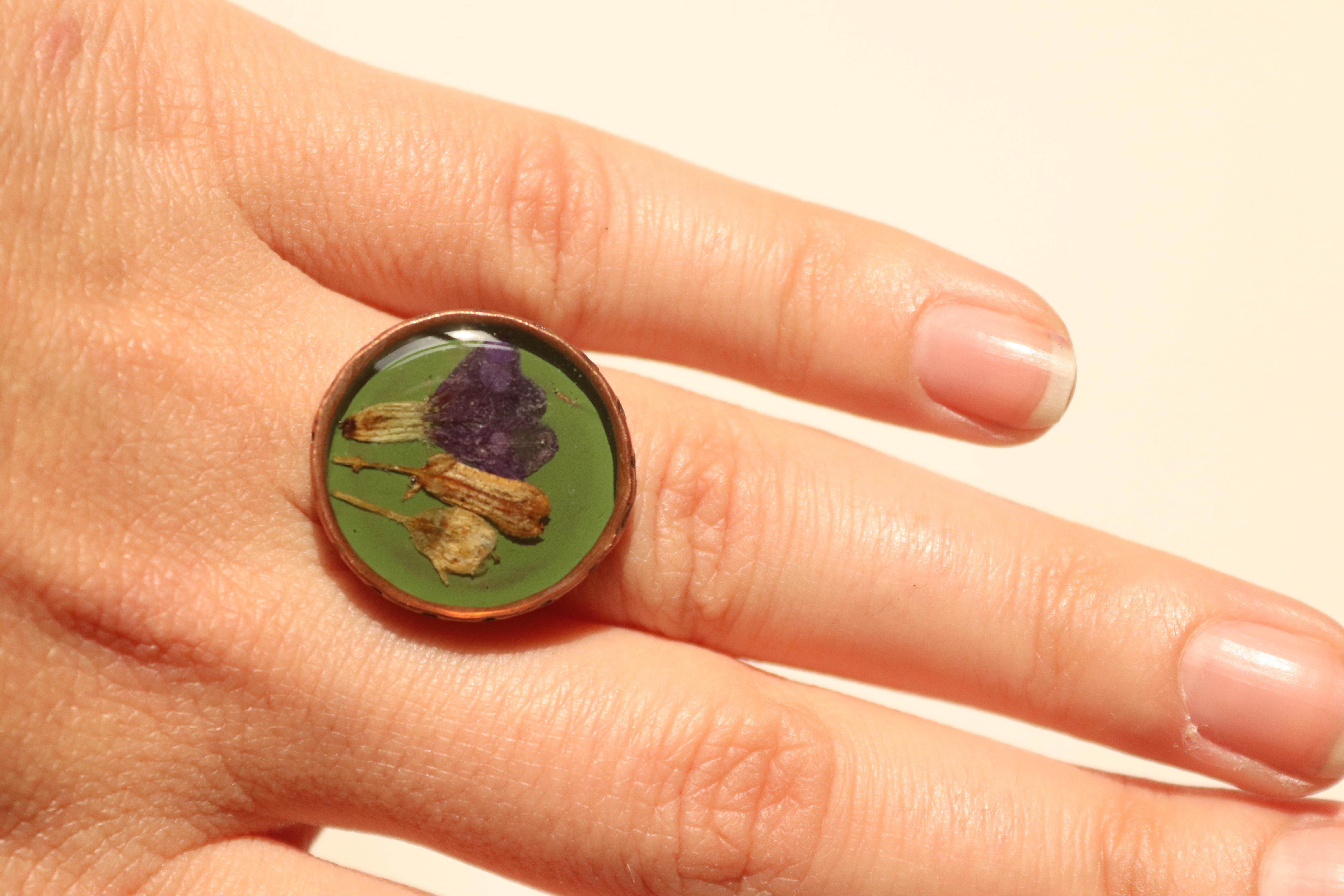 Kurutulmuş Çiçekten Yüzük