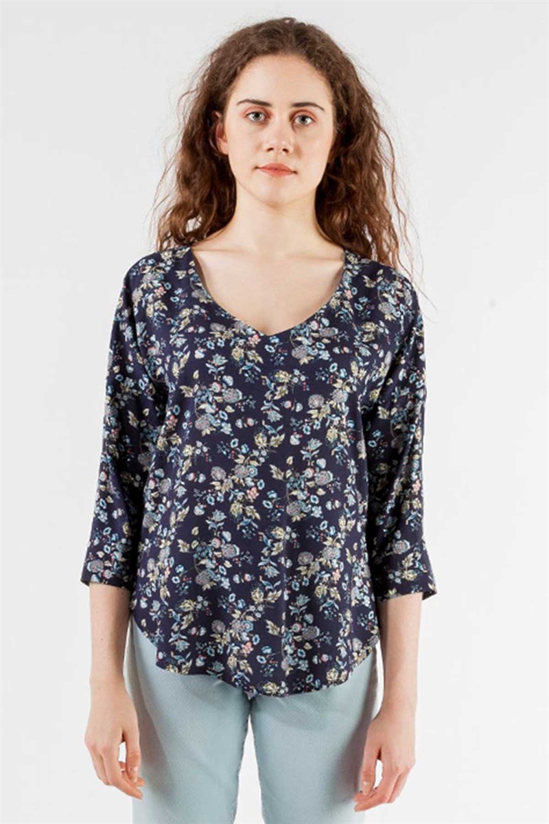 V Yaka Bluz - Lacivert Çiçekli