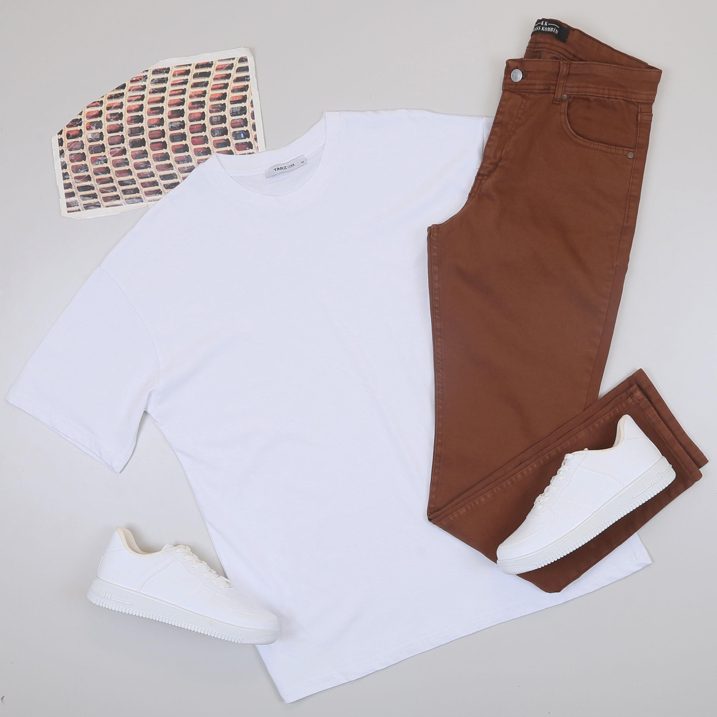 Beyaz Oversize Tişört Pantolon Ayakkabı Kombin