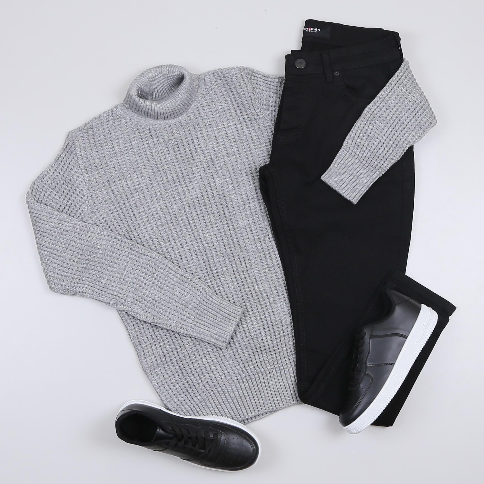 Gri Boğazlı Kazak Kot Pantolon Ayakkabı Kombini