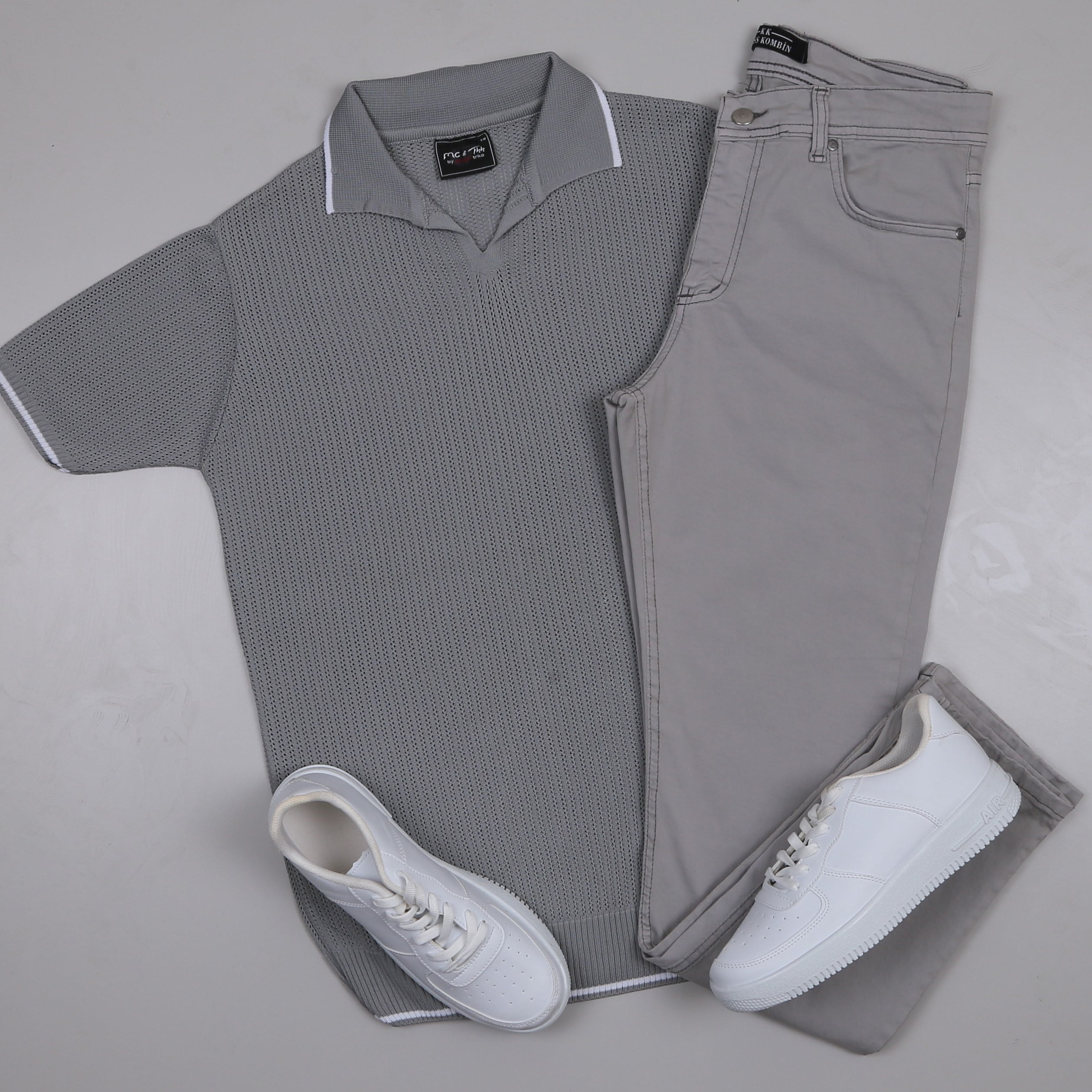 Gri Triko Polo Yaka Tişört Gri  pantolon  ayakkabı Kombin