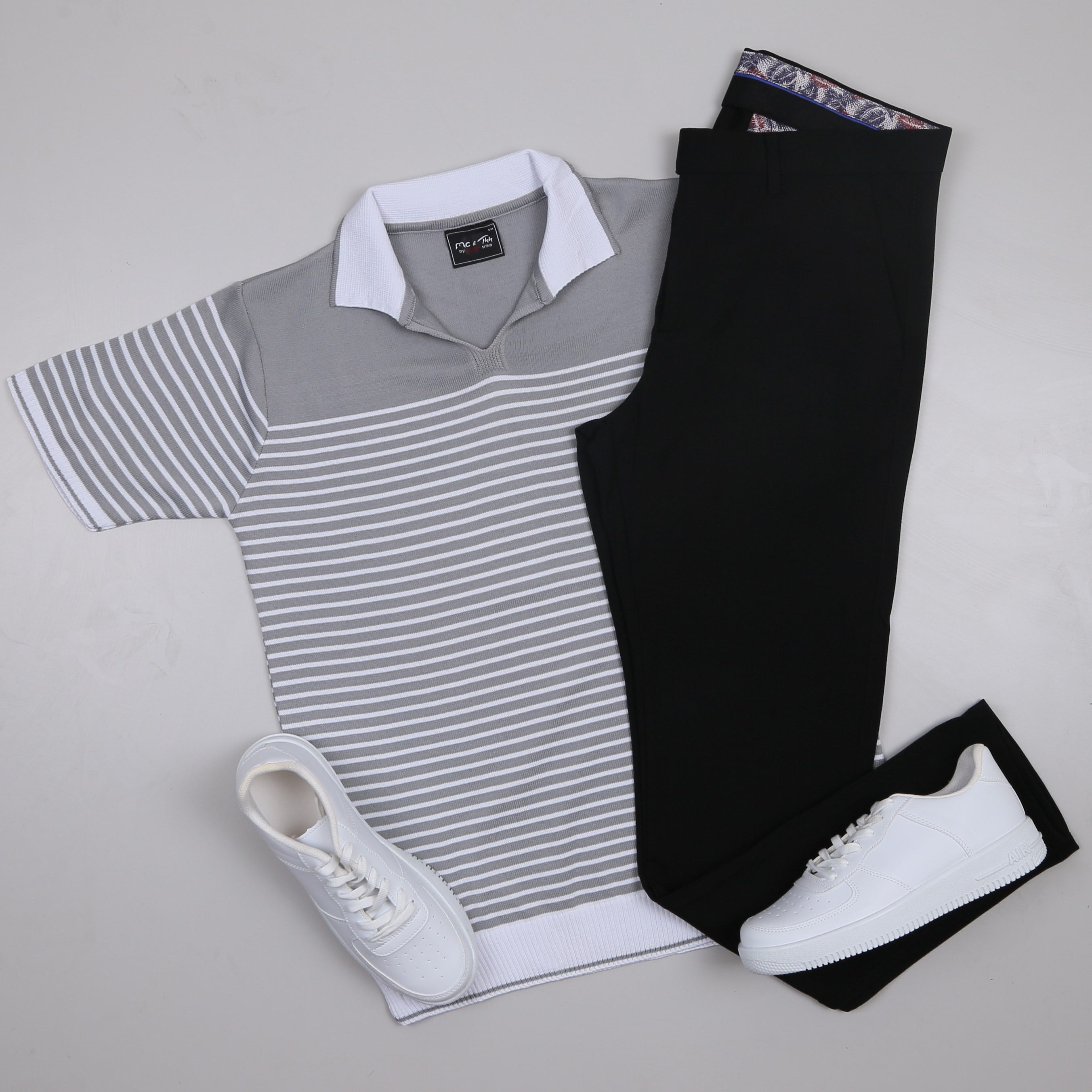 Gri Triko Polo Yaka Tişört Siyah Kumaş Pantolon Ayakkabı Kombin