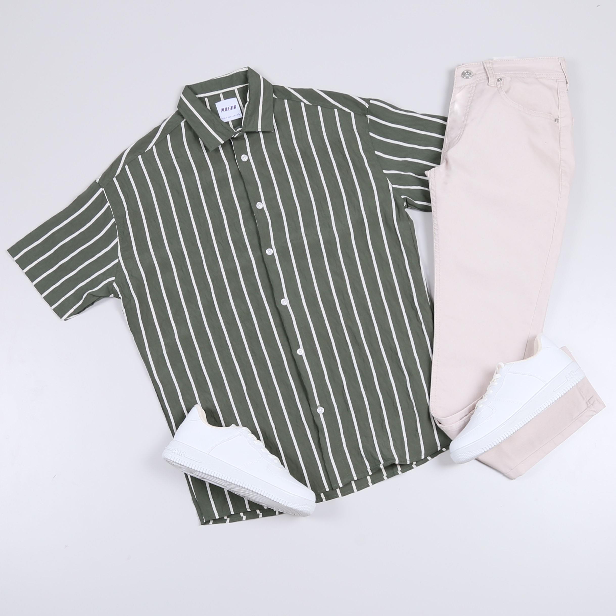 Haki Çizgili Kısa Kollu Gömlek Kot Pantolon Ayakkabı Kombin