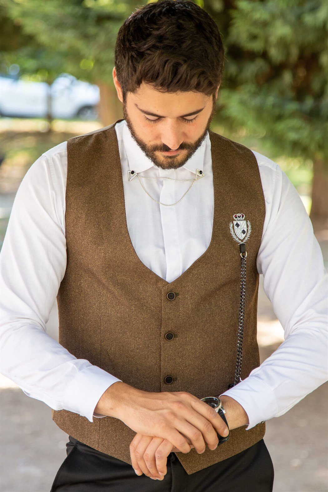 Kahve rengi standart yaka zincirli model klasik yelek