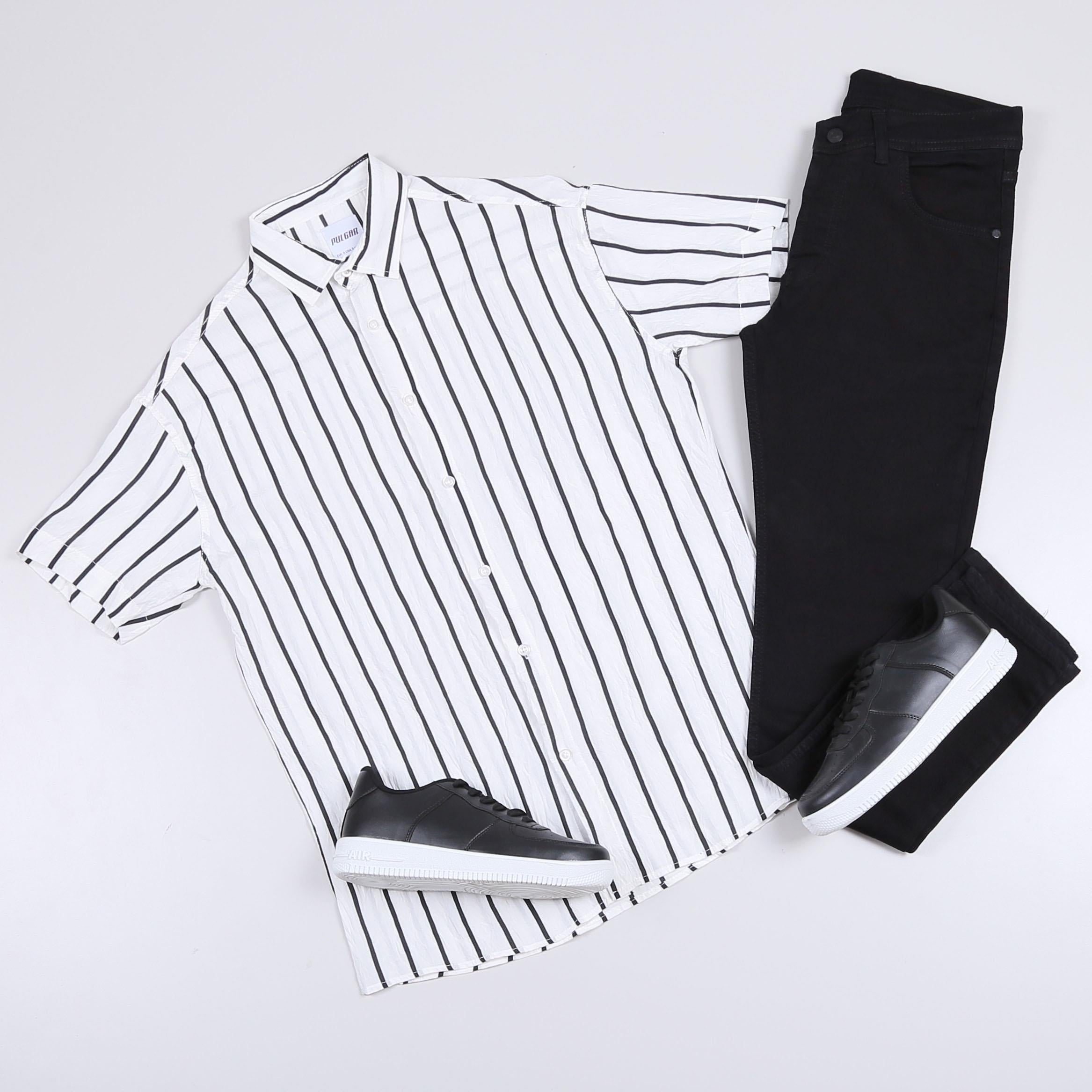Siyah Çizgili Kısa Kollu Gömlek Kot Pantolon Ayakkabı Kombin