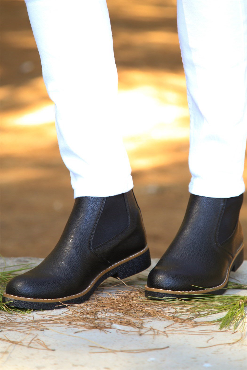 Siyah Lastik Detaylı Bot