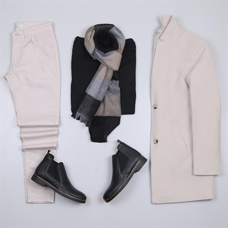 Bej Kaşe Kaban Boğazlı Body Kot Pantolon Bot Kombini