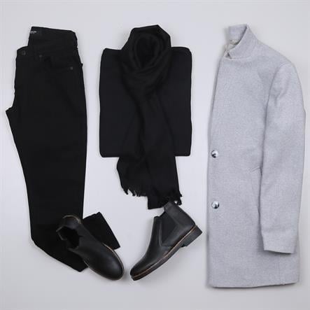 Gri Kaşe Kaban Boğazlı Body Kot Pantolon Bot Kombini