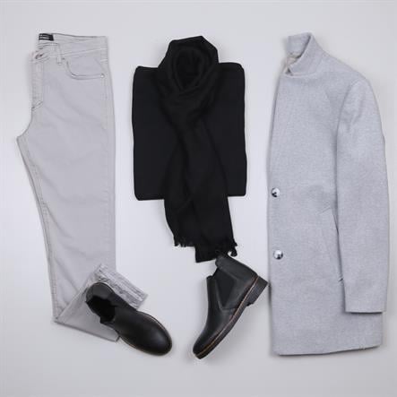 Gri Kaşe Kaban Boğazlı Body Kot Pantolon Bot Kombini